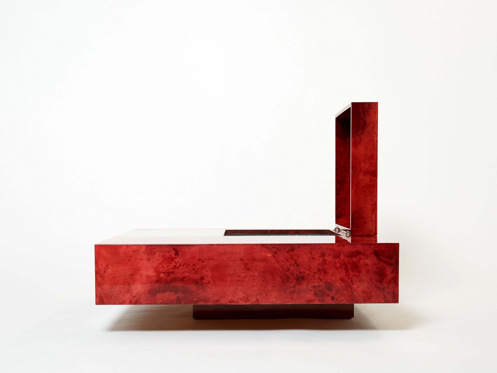 photo buy Table basse Aldo Tura en parchemin de chèvre rouge et acier, 1960
