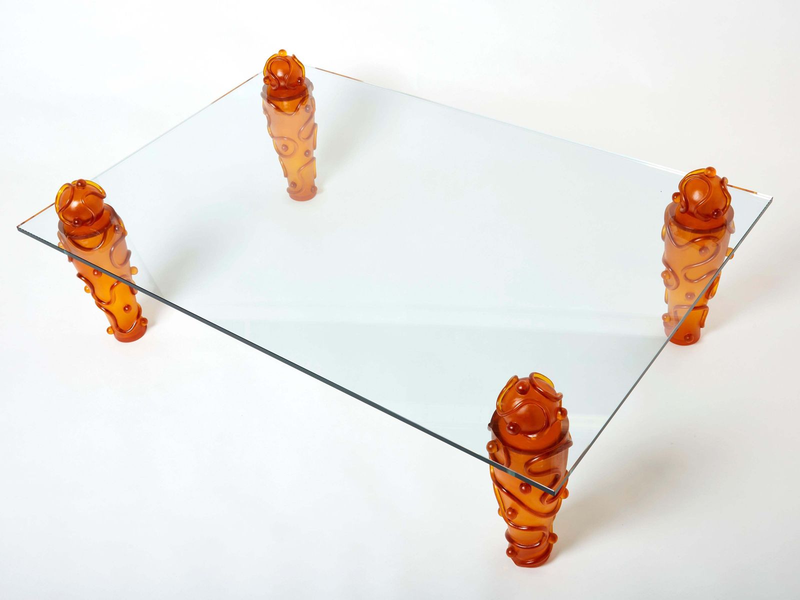 Grande table basse en résine et verre signée, par Garouste & Bonetti, années 1990 photo Mobilier
