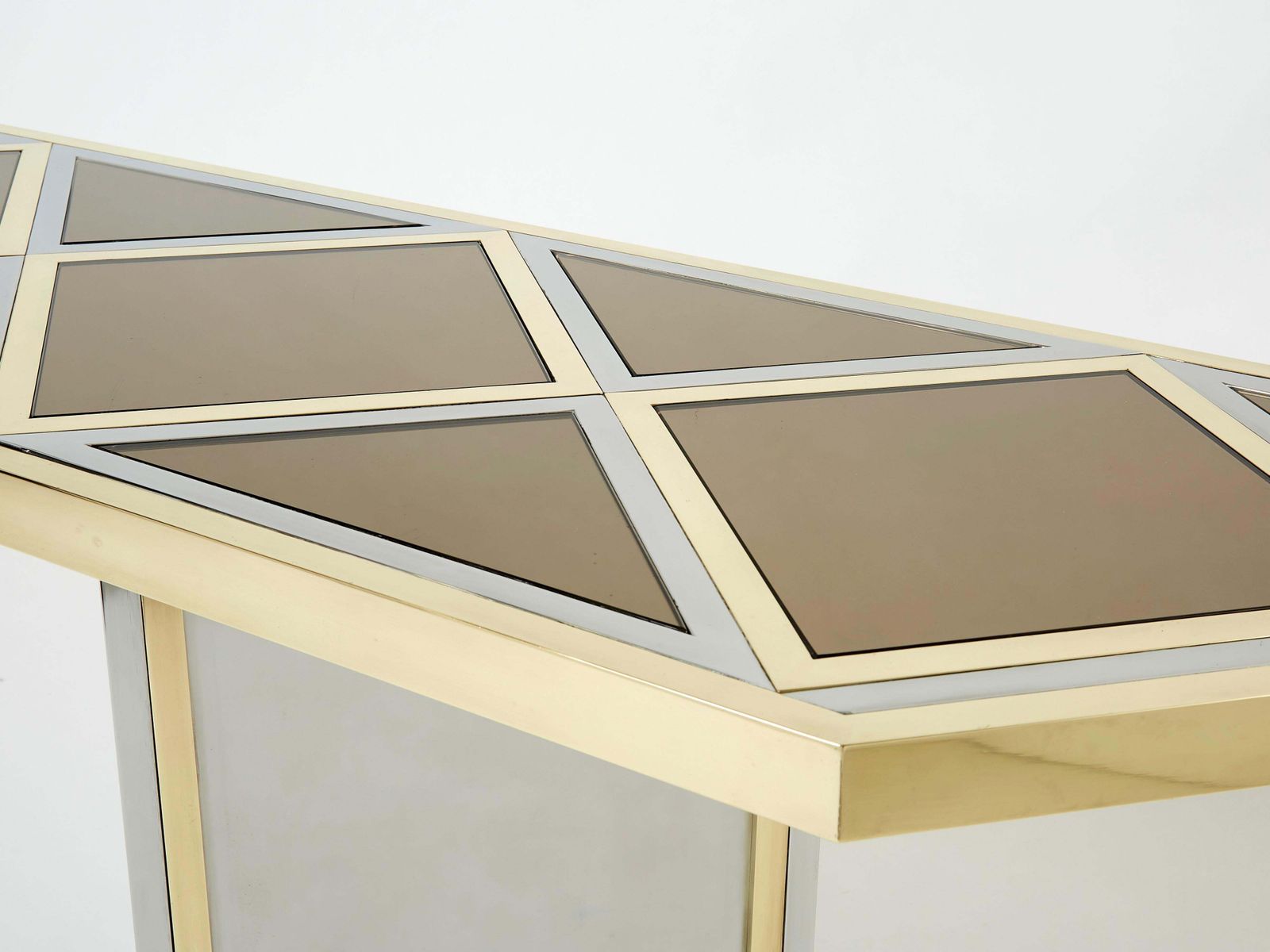 Console en laiton, chrome et acier, plateau en miroir, par Romeo Rega, années 1970 photo Mobilier
