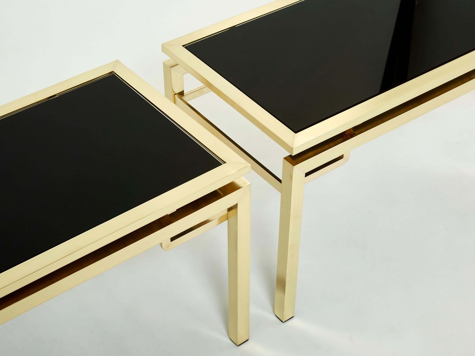 Tables d'appoint en laiton, par Guy Lefevre pour Maison Jansen, années 1970 photo for sale