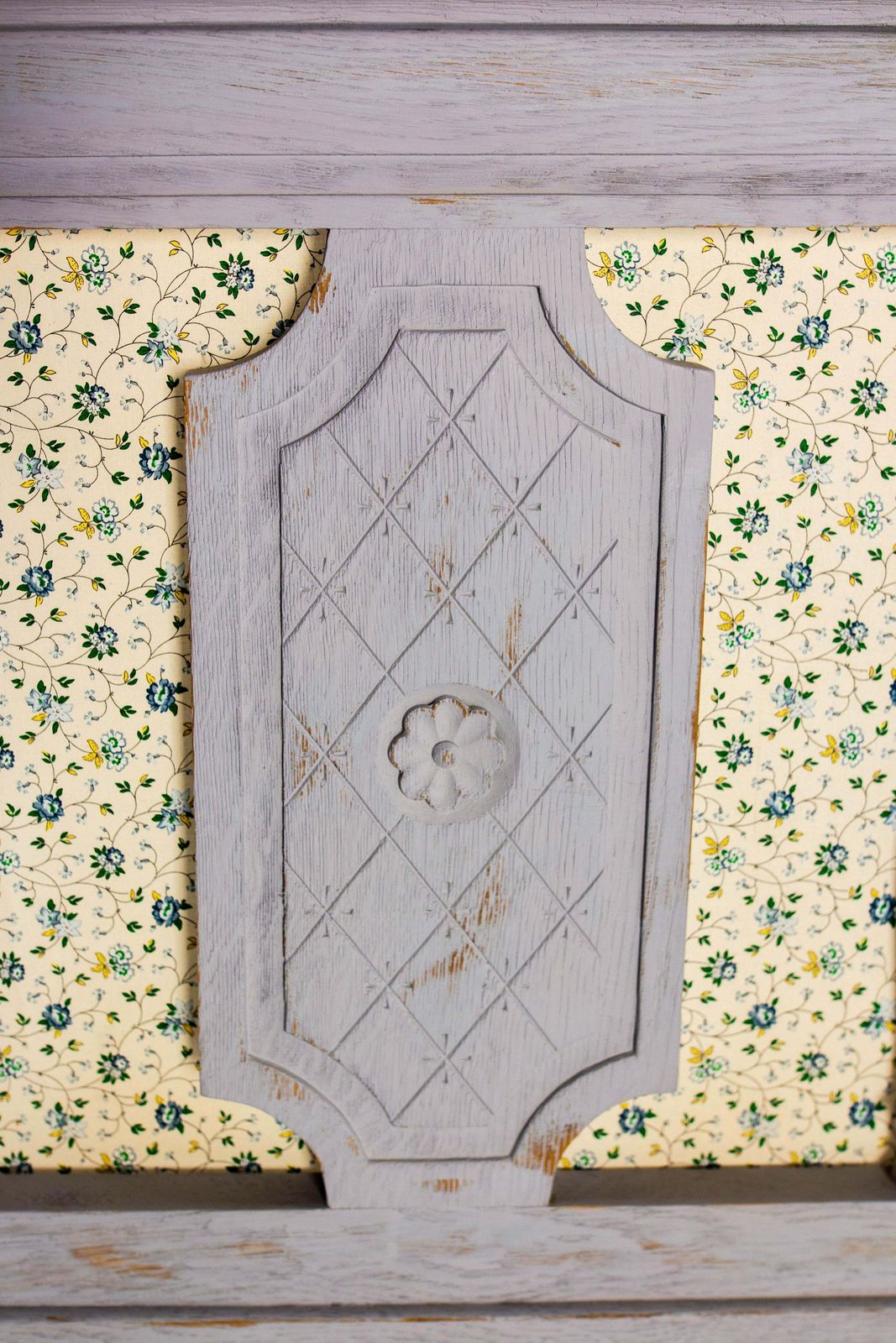1758.0 Frans bed met gepatineerd hout, tweepersoons, Louis XVI-stijl, ca. 1960 photo