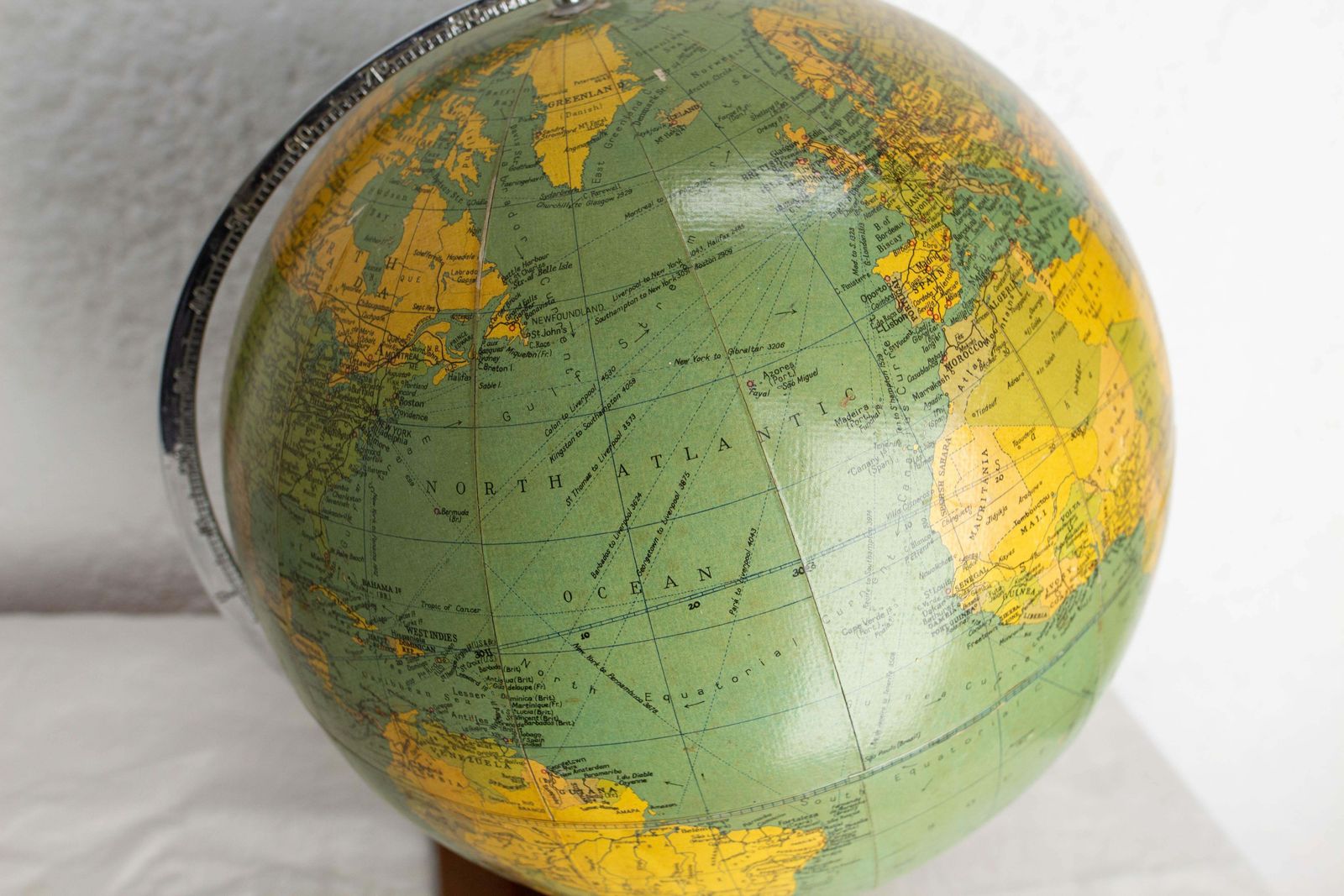 United Kingdom, Earth Globe Philips Challenge, 20th Mid Century 1966 photo Home Decor