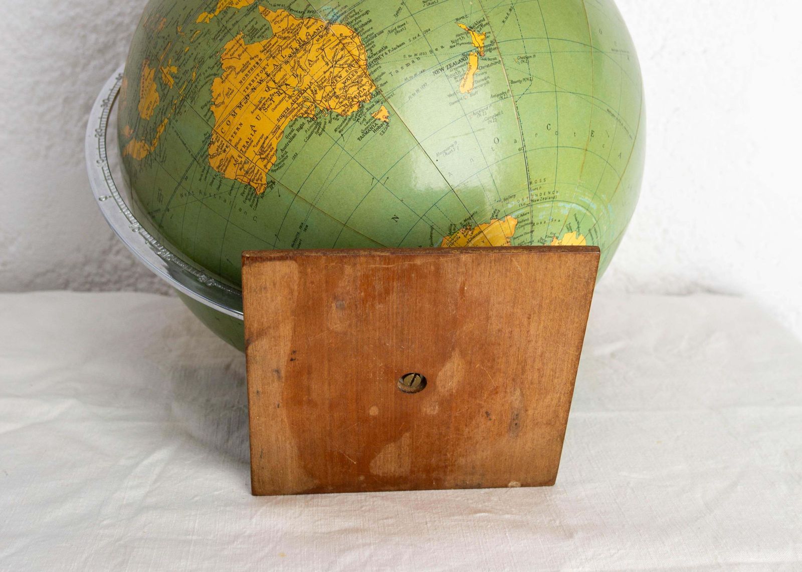 United Kingdom, Earth Globe Philips Challenge, 20th Mid Century 1966 photo vinterior