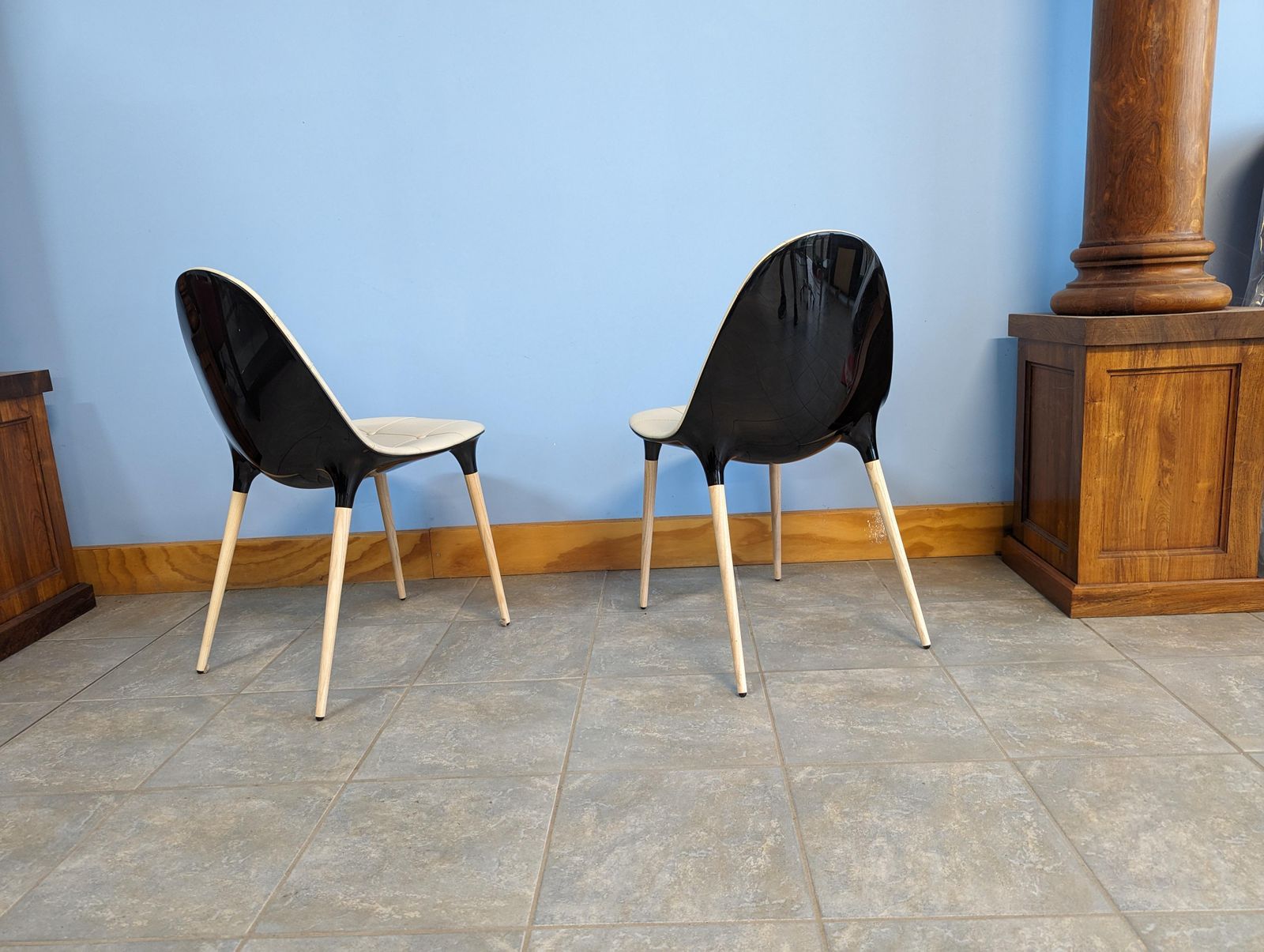 Set  Di Due Sedie "Caprice" Disegnate Da Philippe Stark Prodotte Da Cassina 2010 photo buy