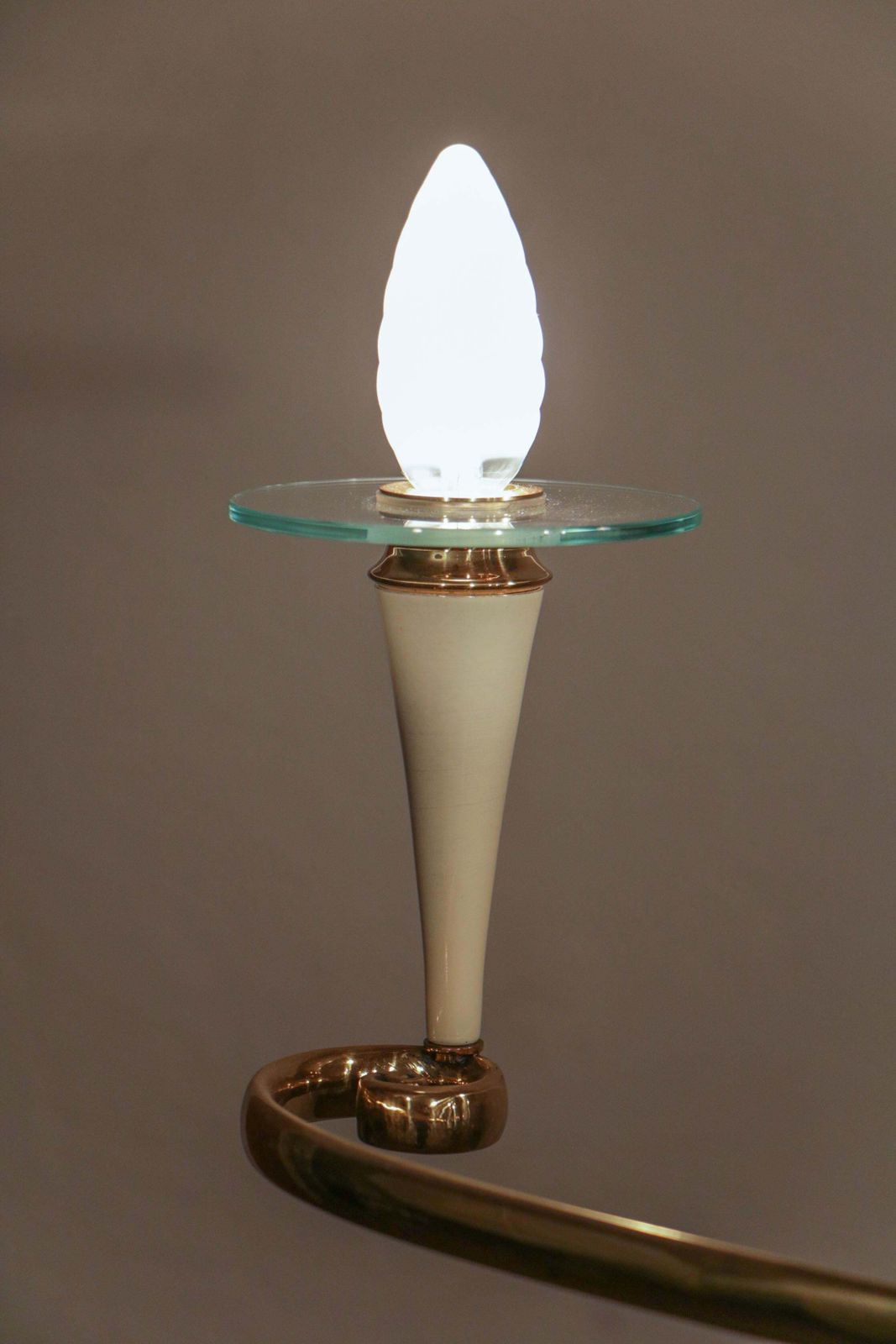 photo vinterior Italian Midcentury Gold And Ivory Color Eight Lights Chandelier, 1950s
