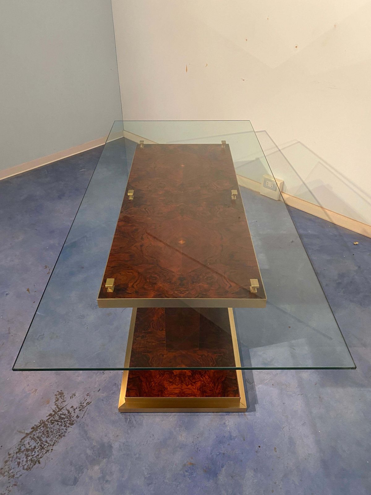 Italian Mid Century Modern Dining Table In Thick Glass And Walnut Root, 1970s photo vinterior