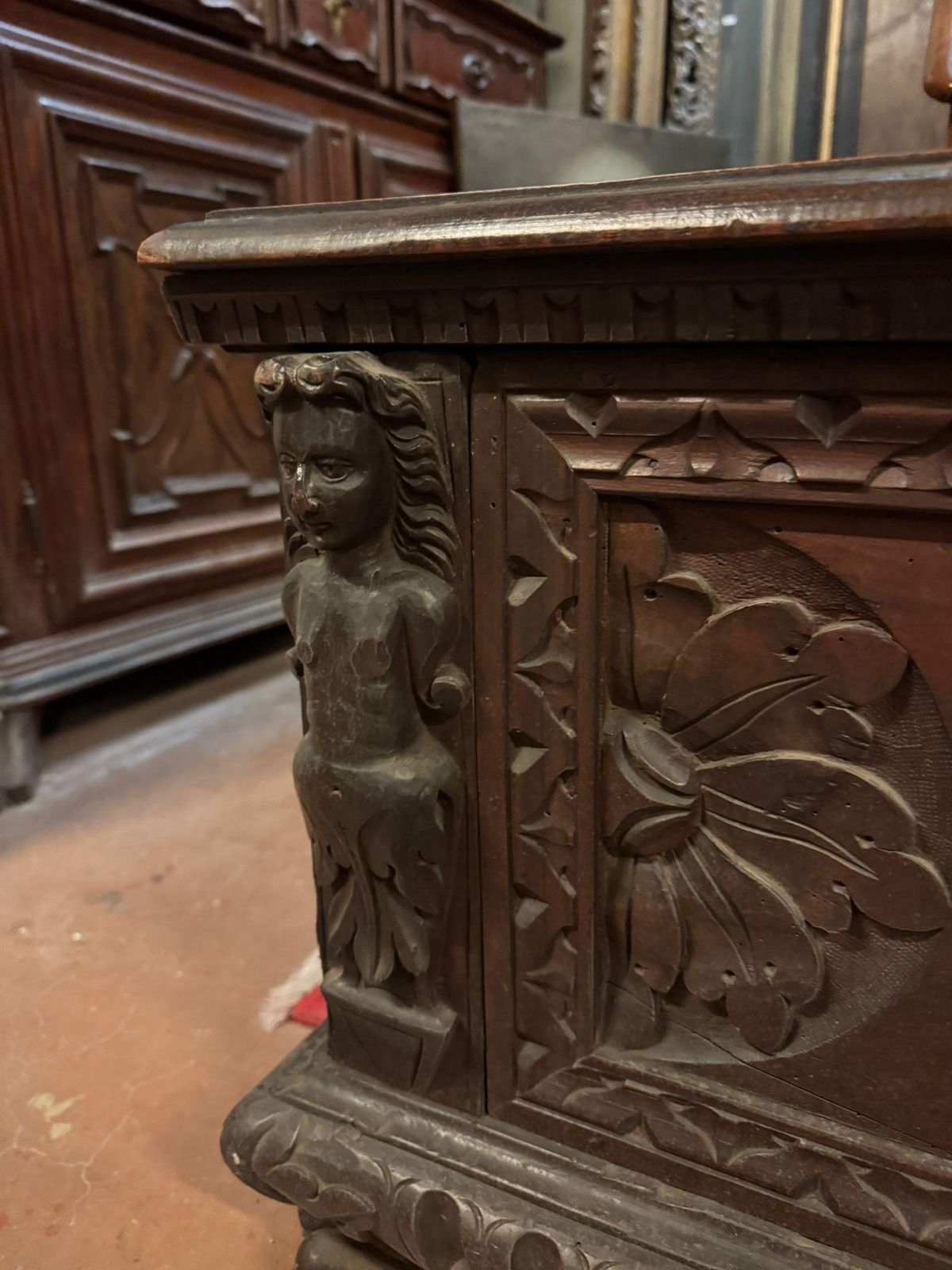 879 / 5.000 Elegant And Imposing Carved Chest, Made Of Solid Dark Walnut, Italy photo buy