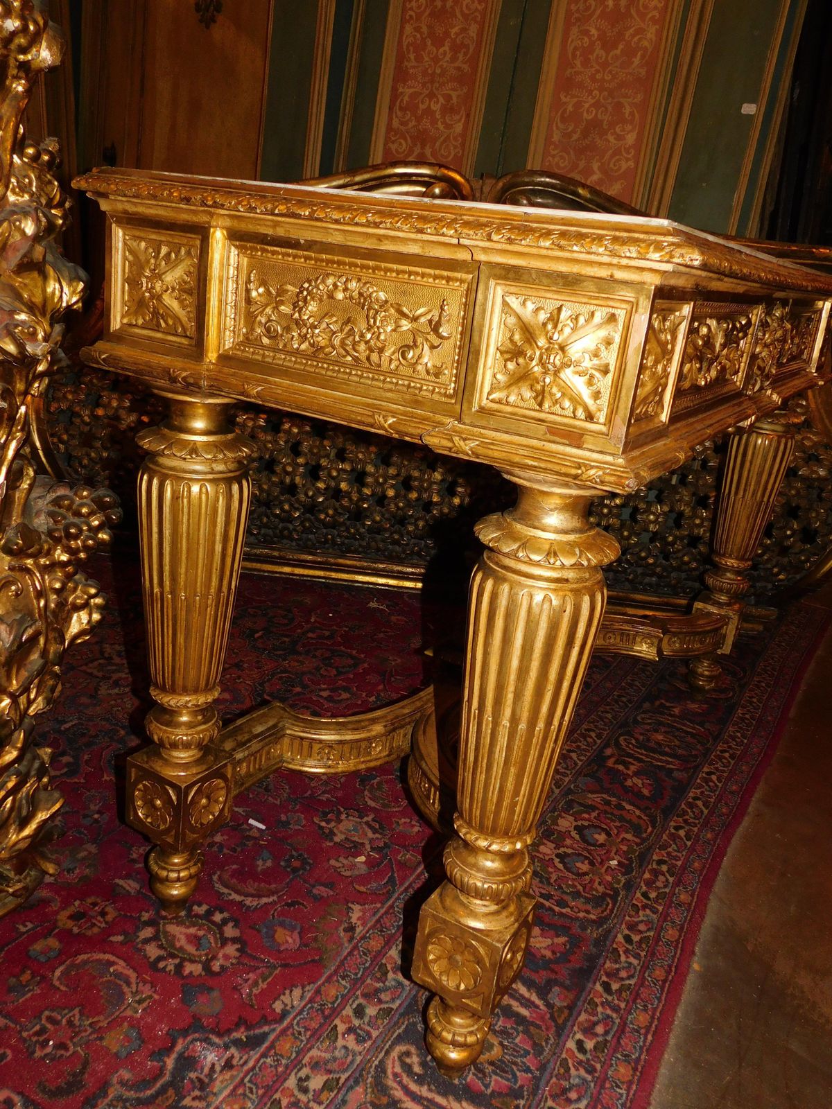 photo vinterior Richly Carved And Gilded Wooden Console Table, White Marble Top, Italy