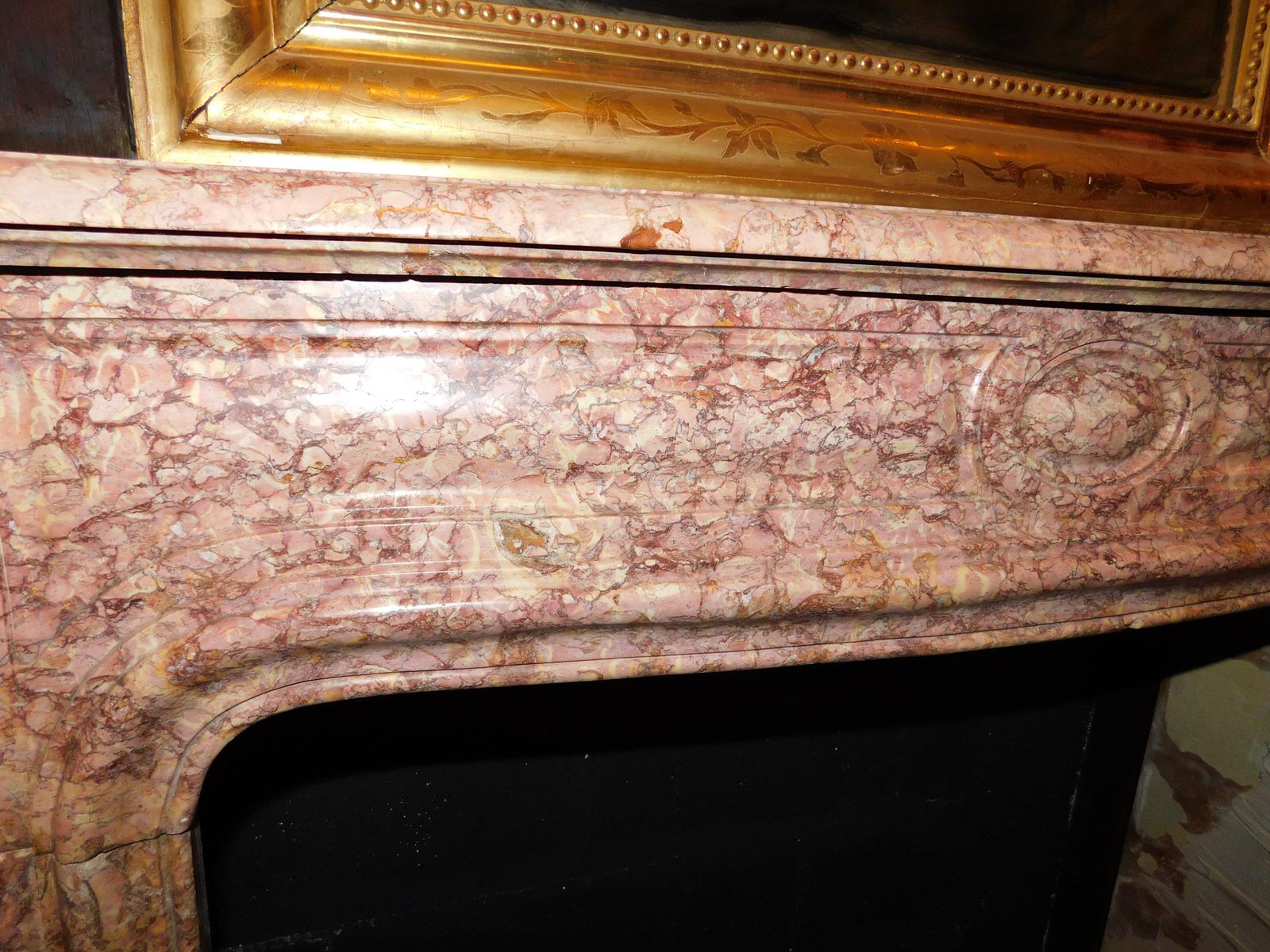 photo furniture Fireplace Mantle In Red Breccia Pernice Marble, Italy
