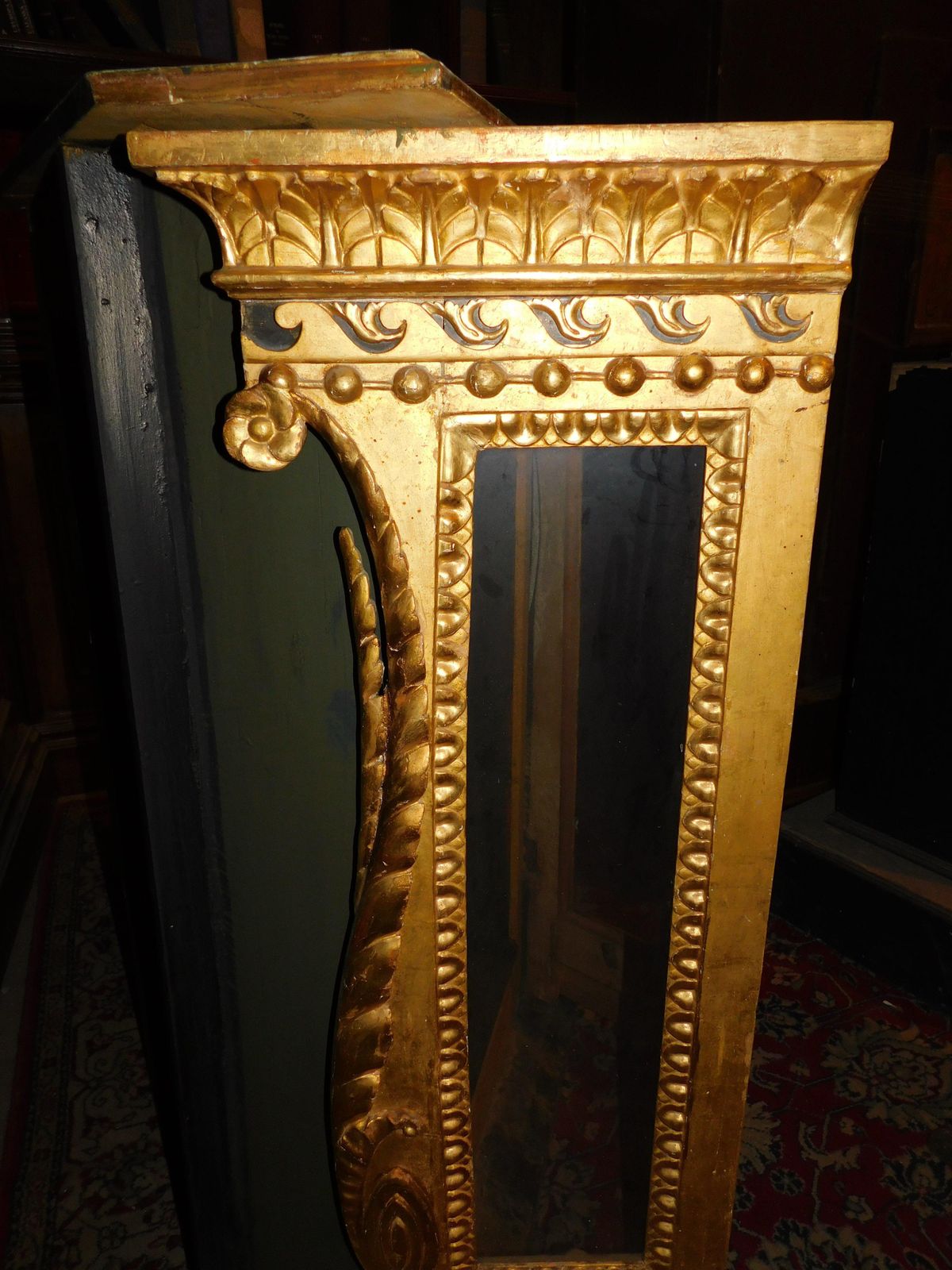 photo furniture Small Corner Display Cabinet In Lacquered And Gilded Wood, Italy