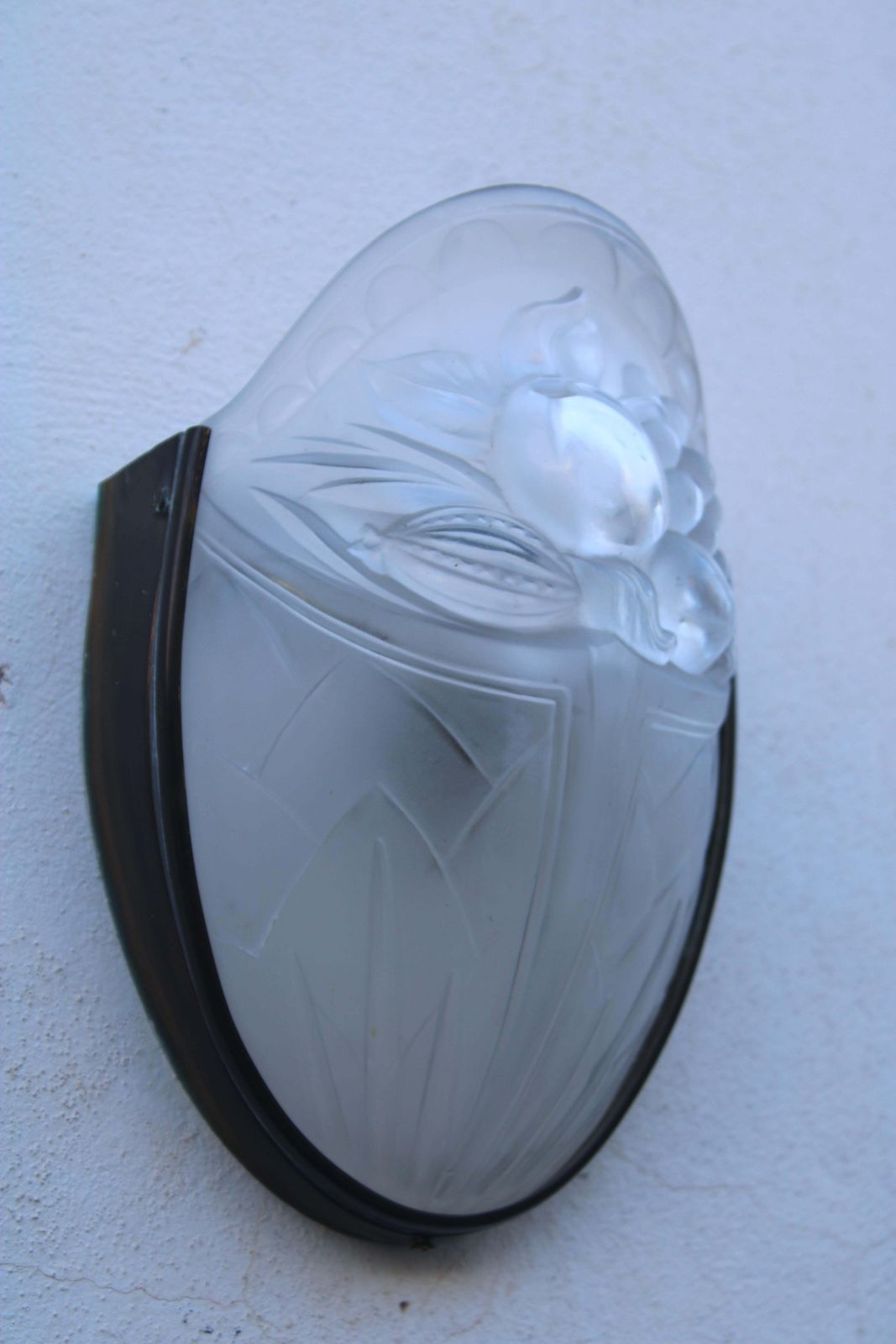 Lighting 1930s French Art Deco Wall Lamp In Crystal And Brass Lalique Style photo