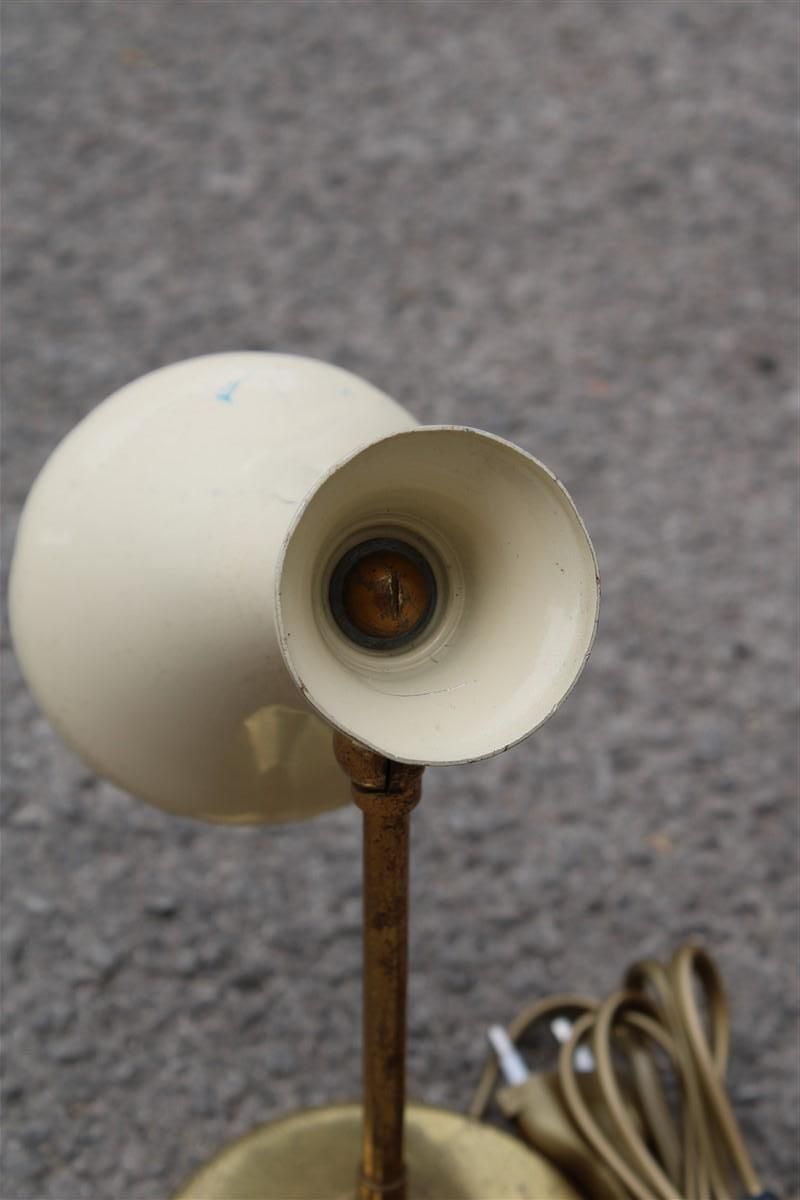 Coppia Di Lampade Da Tavolo Italia 1950 In Ottone E Metallo Smaltato Blu E Beige photo vintage