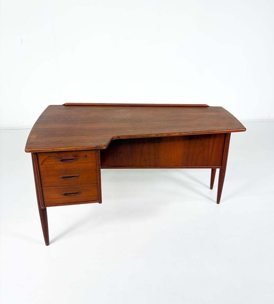 4523.0 Boomerang Desk A10 By Göran Strand For Lelangs Möbelfabrik, 1960s photo