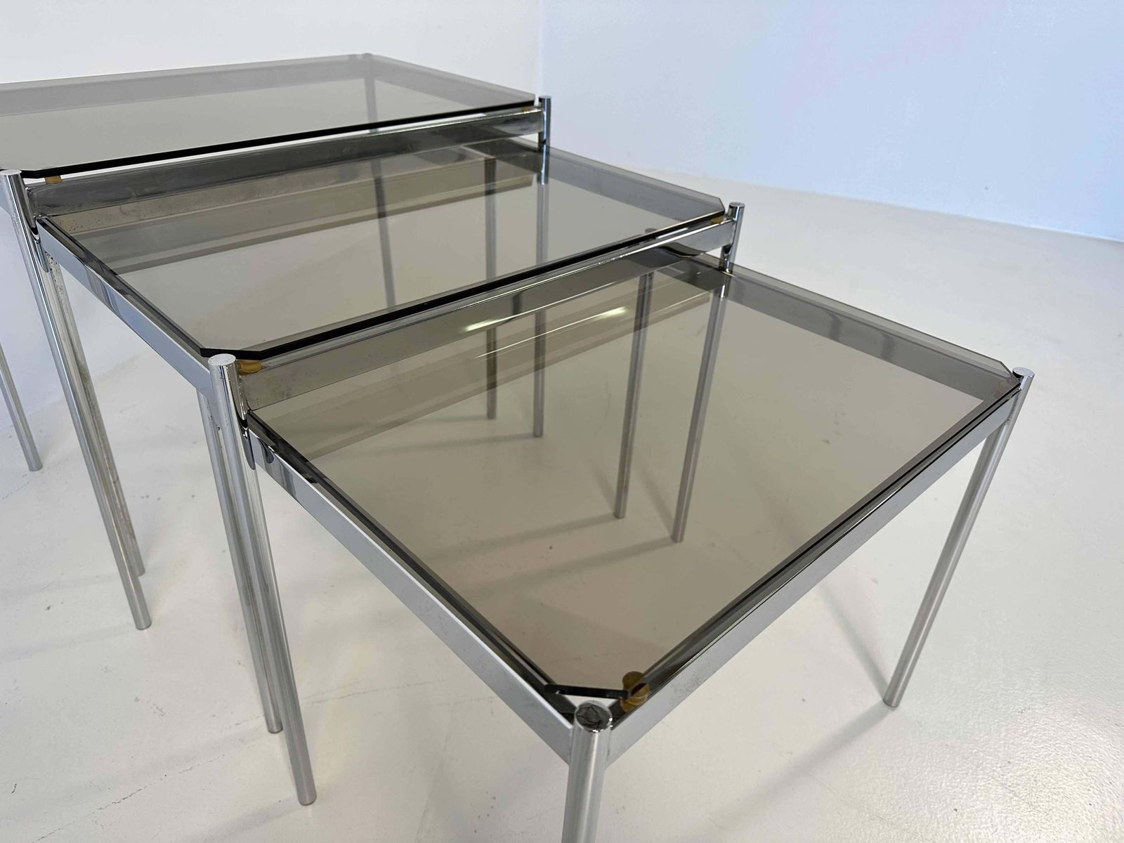 Italian Midcentury Set Of Three Chromed Metal Glass Stackable Tray Tables, 1970s photo vinterior