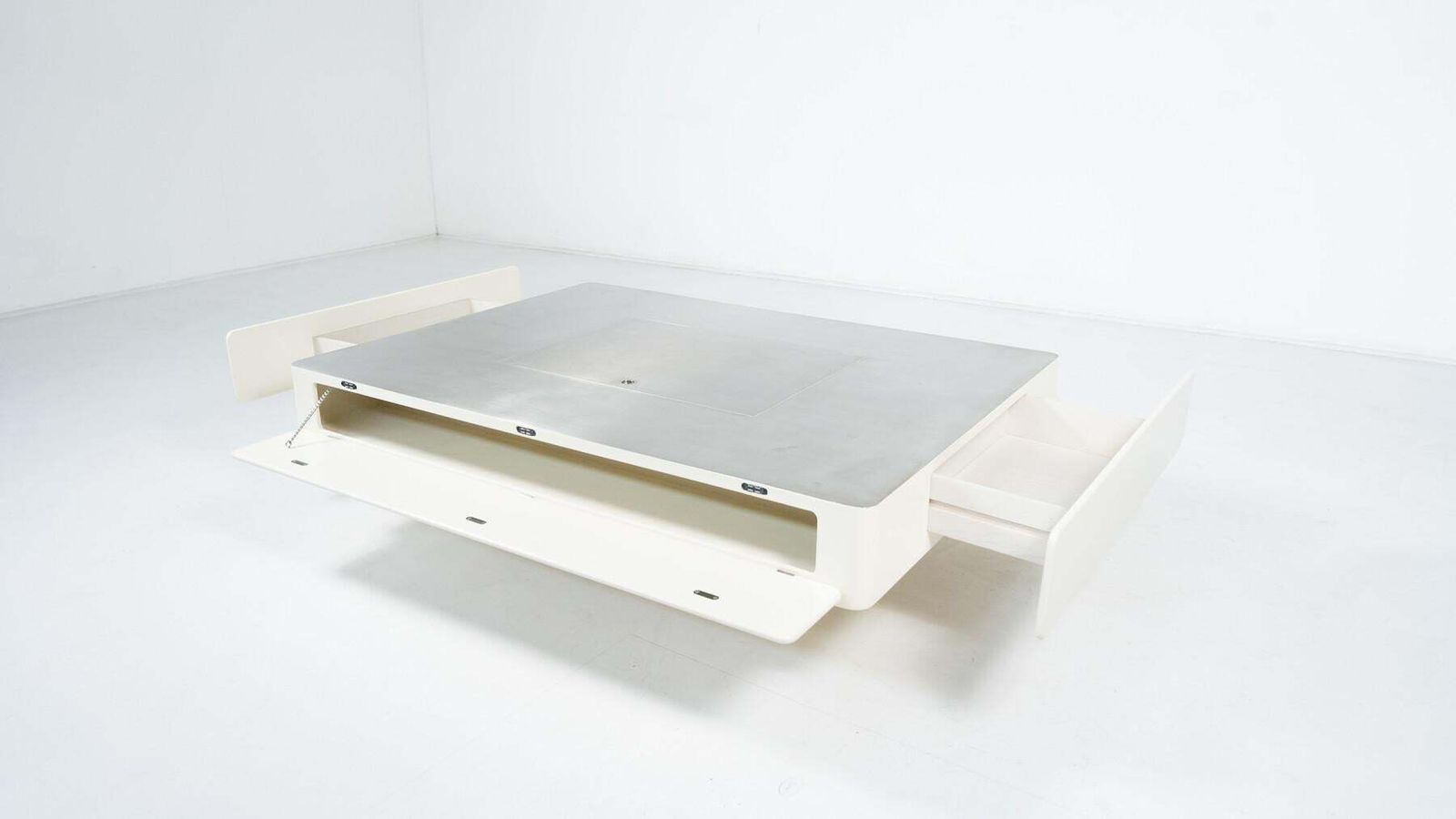 Furniture White Caori Coffee Table By Vico Magistretti For Gavina, Italy, 1960s photo
