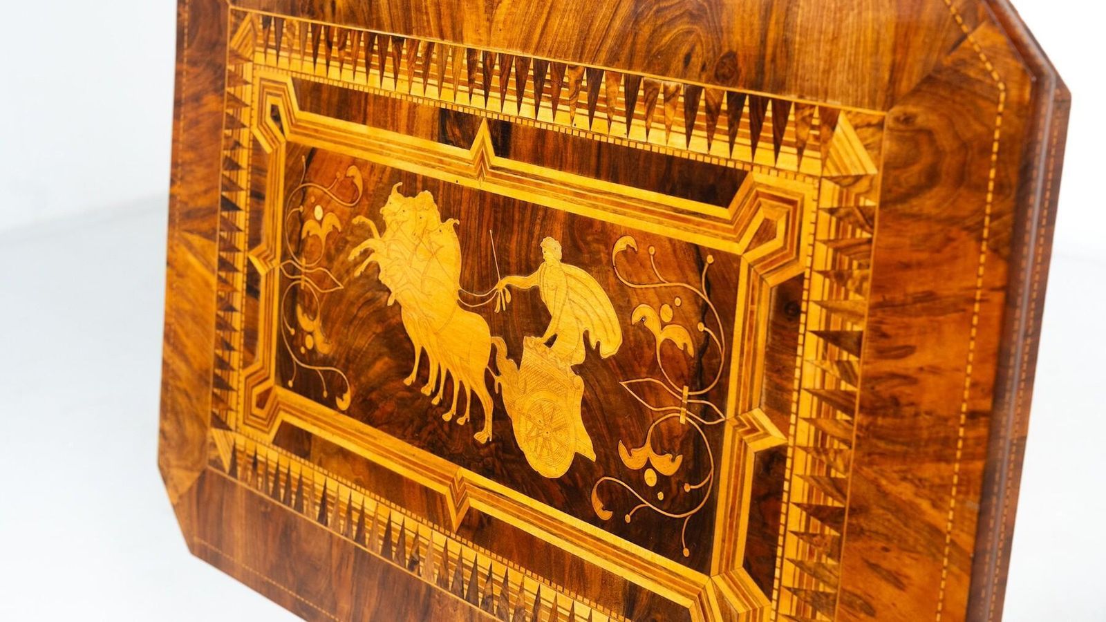 1912.0 19th Century Tilt Top Table With Marquetry, Italy photo