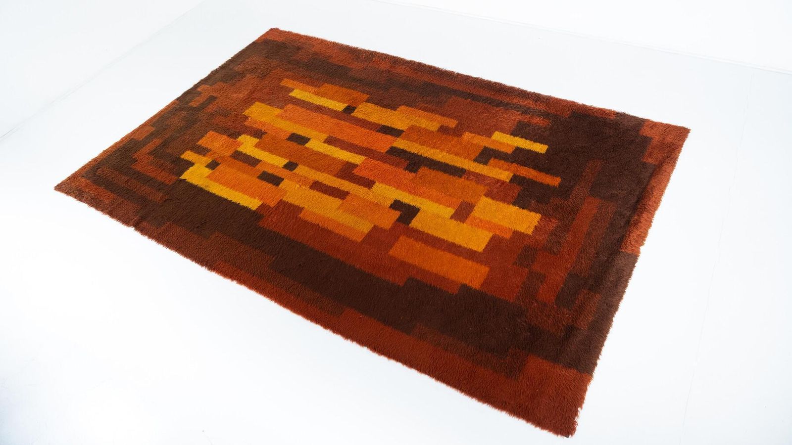 Mid Century Modern Rug, Italy, 1970s photo furniture