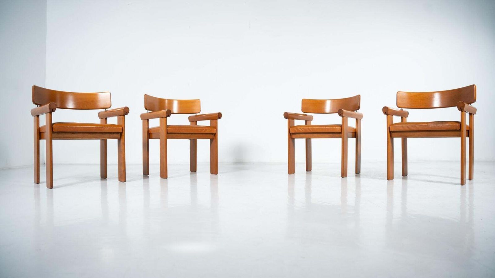 6052.0 Set Of 4 Architectural Armchairs, Cognac Leather, Italy photo