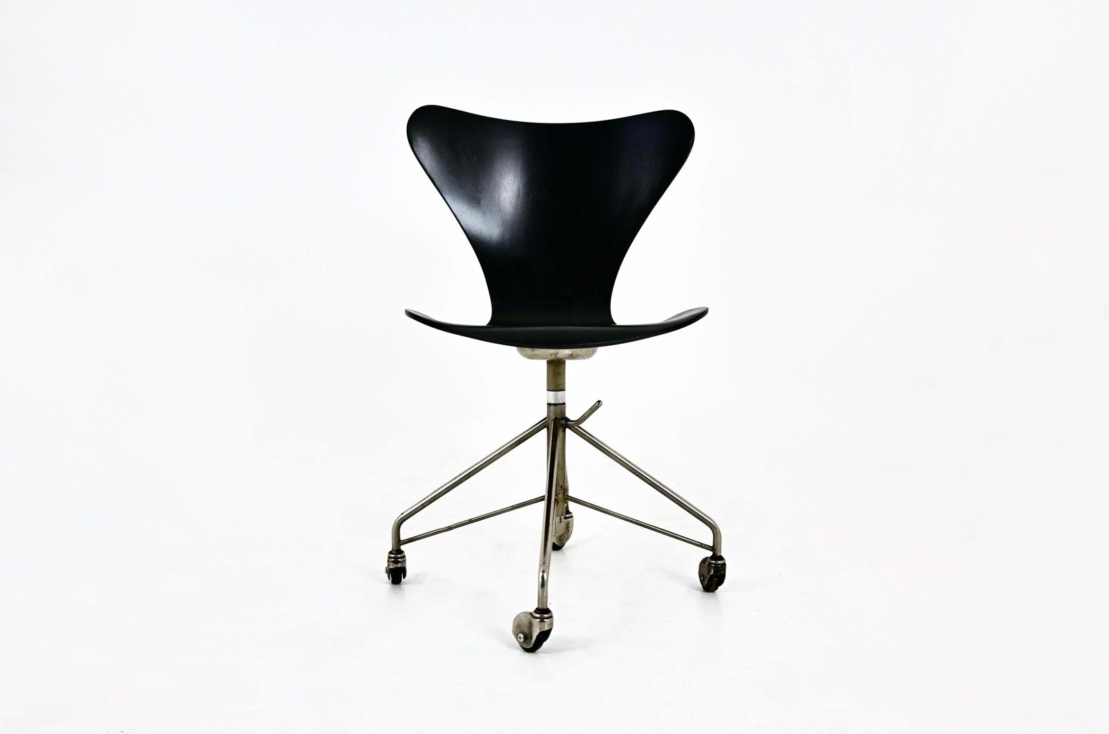 Chair Model 3217 By Arne Jacobsen For Fritz Hansen, 1960s photo for sale