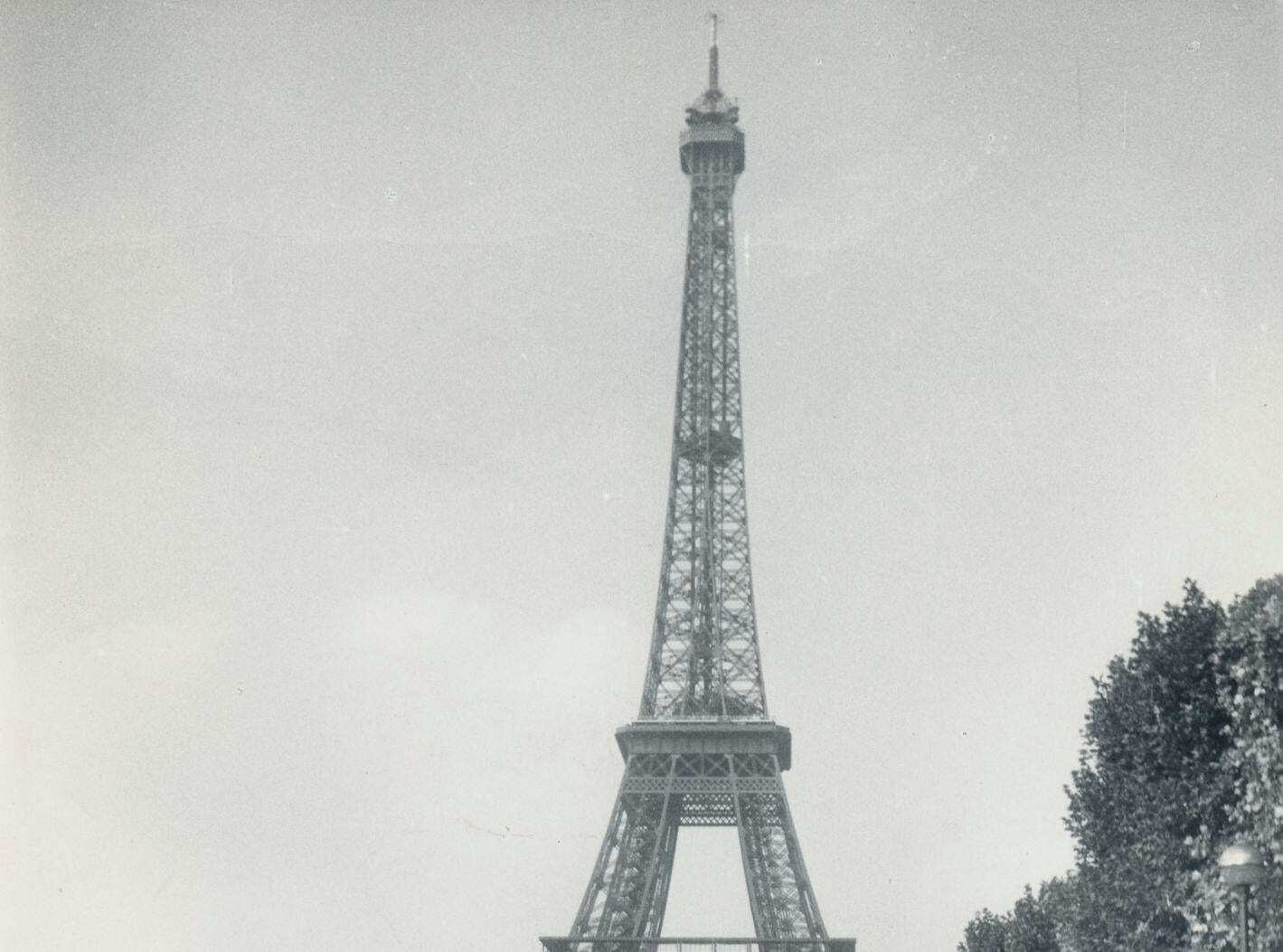 Erich Andreseiffel Tower,  Black And White, Paris, 1950s, 17, 6 X 12, 8 Cm1955 photo for sale
