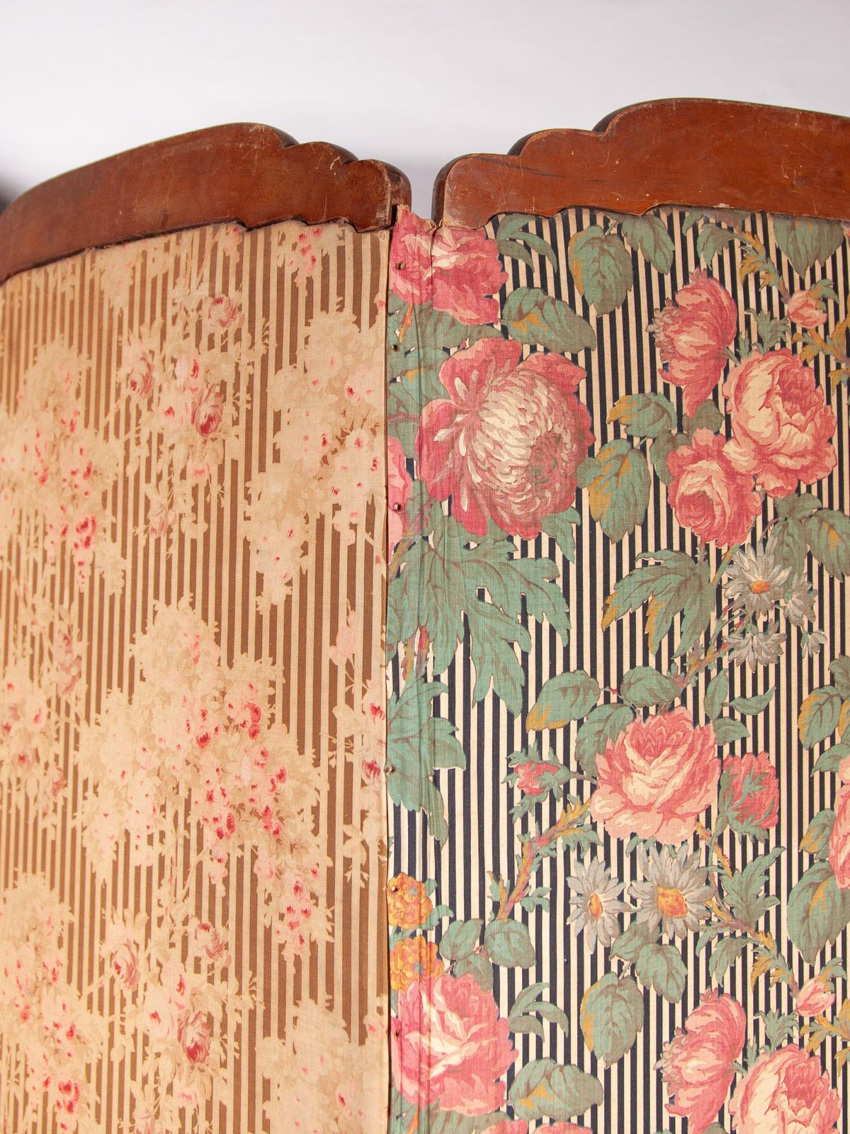 Home Decor Victorian Four Panel Screen, Roomdivider In Carved Wood, Poetic Design In Fabric photo