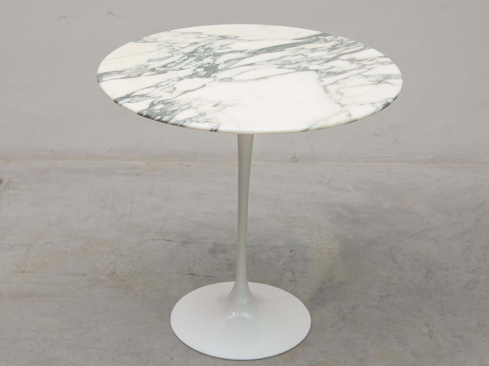 6364.0 Set Of Two "Tulip" Marble Top Saarinen Side Tables For Knoll, 1970s photo