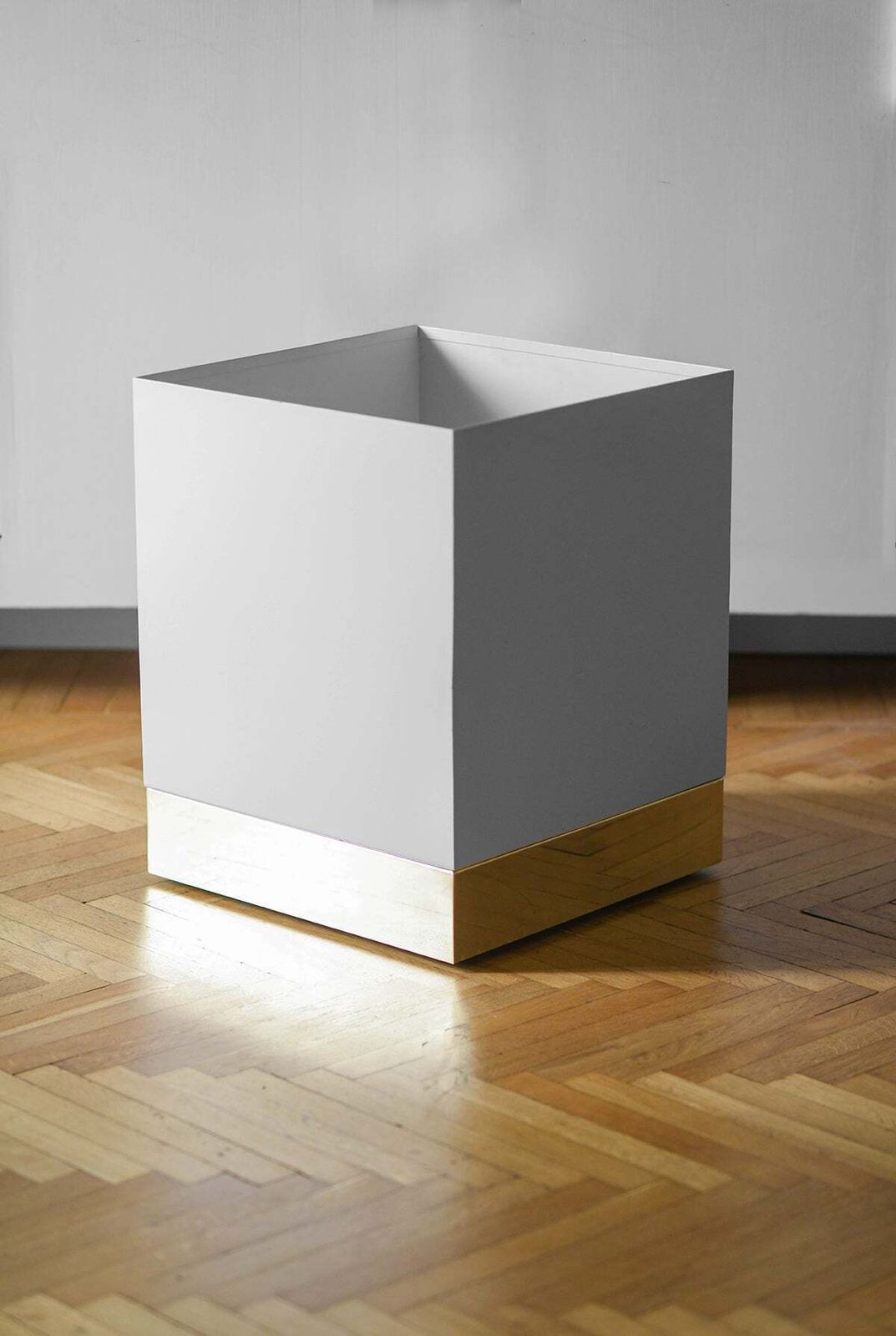 Vase Holder In White Enamelled Metal With Brass Details And Invisible Wheels photo furniture