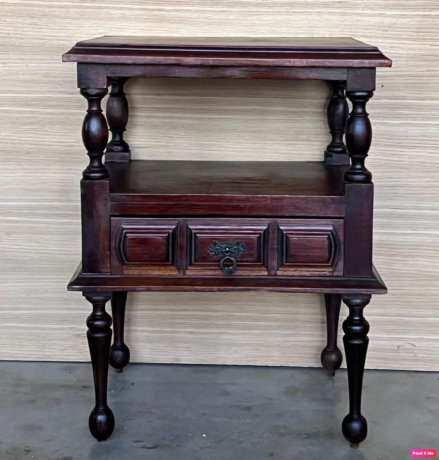 Paire de tables de chevet françaises en bois massif sculpté, tiroir bas, XXe siècle photo furniture