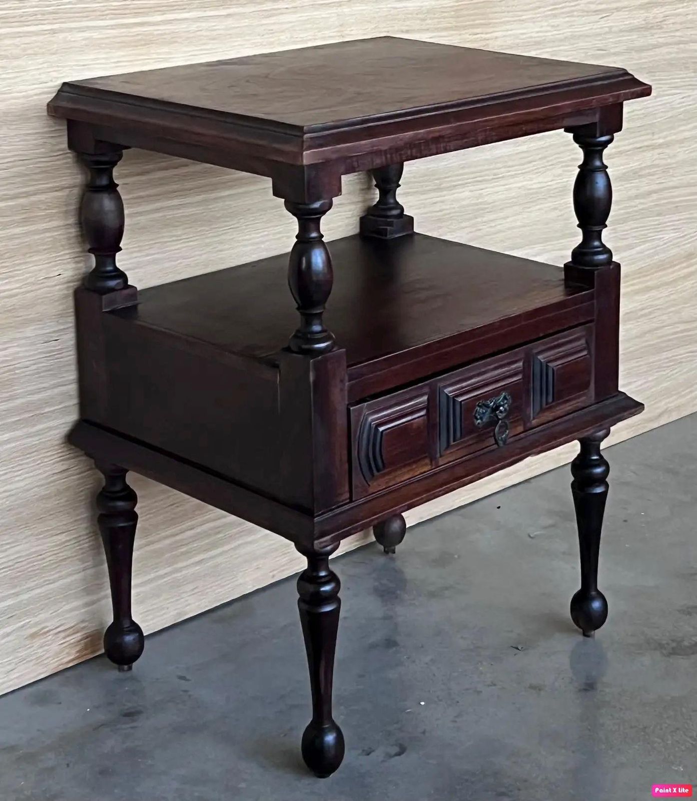 Paire de tables de chevet françaises en bois massif sculpté, tiroir bas, XXe siècle photo 2337.0