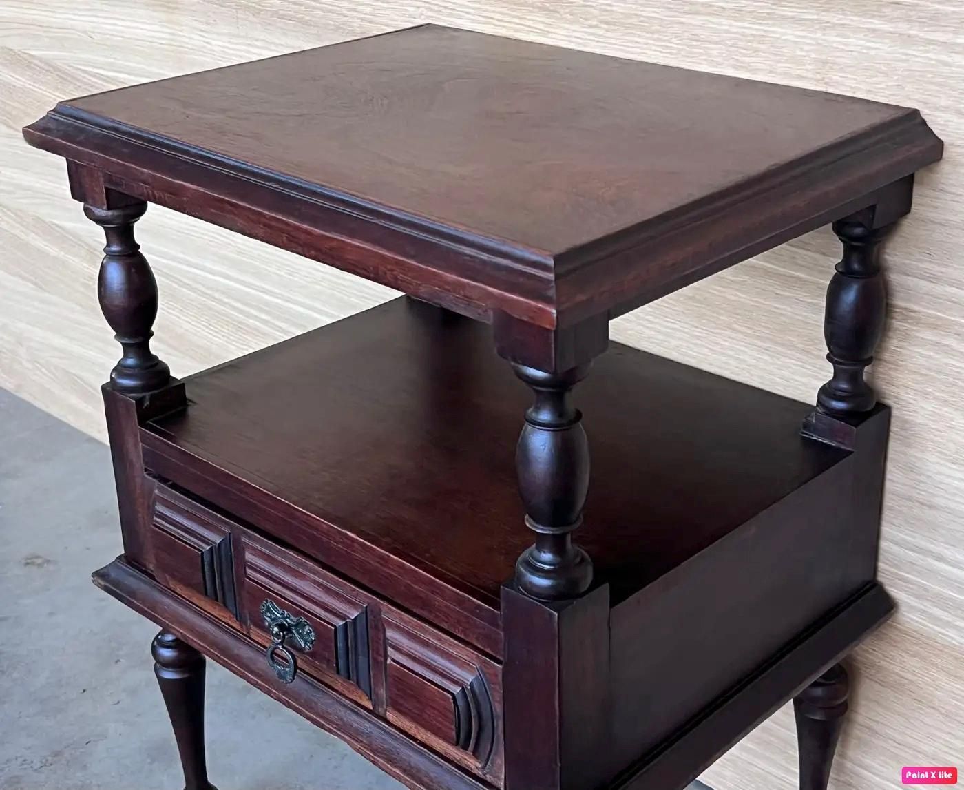Paire de tables de chevet françaises en bois massif sculpté, tiroir bas, XXe siècle photo vintage