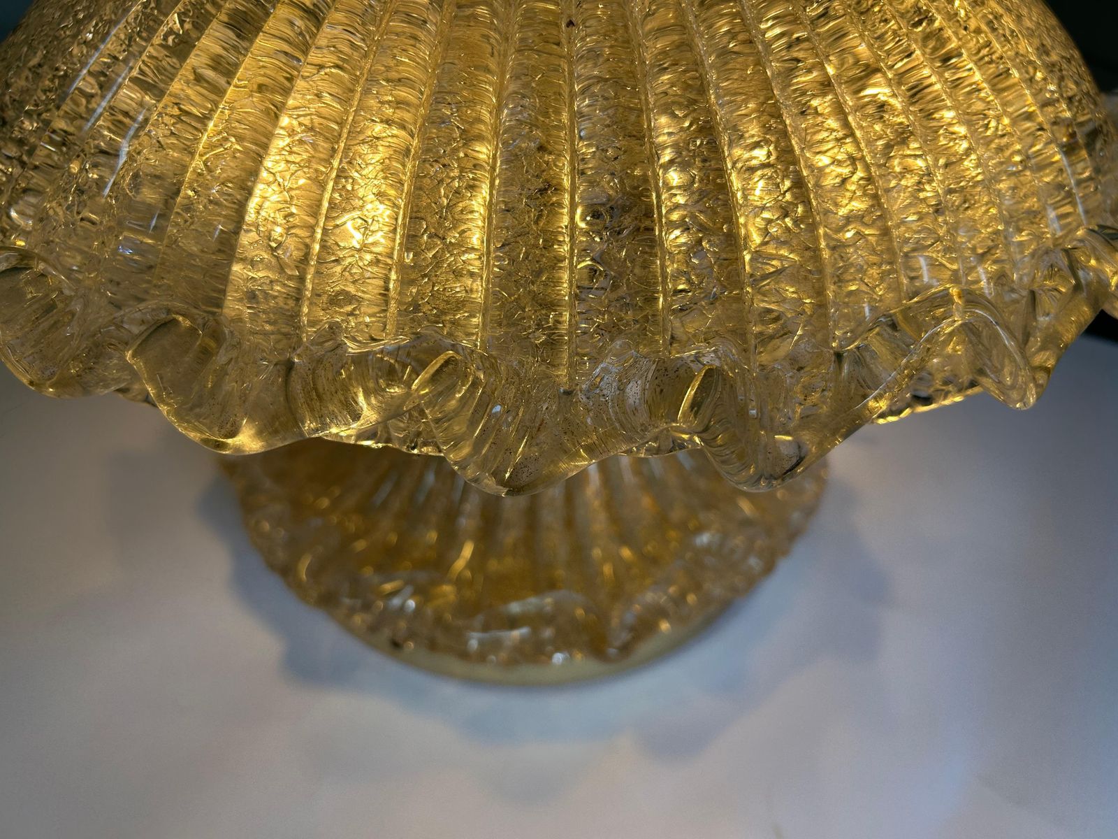 Sumptuous Murano Glass Pagoda With Gold Inclusions, 1980's photo vinterior
