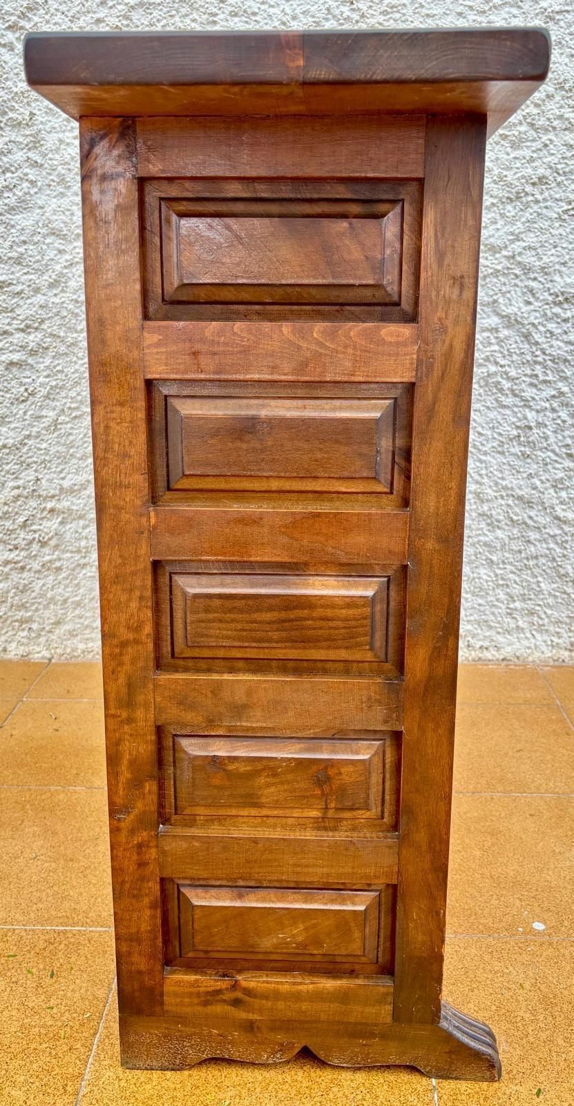 photo furniture Vaisselier catalan espagnol du XXe siècle, sculpté en noyer, deux tiroirs sculptés, 1