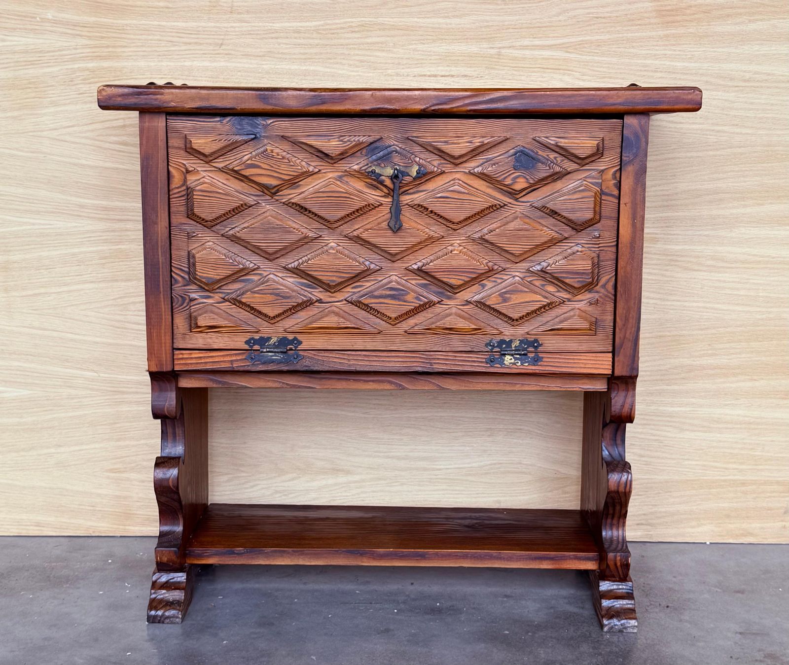 Console rustique à abattant et étagère, début du XXe siècle photo furniture