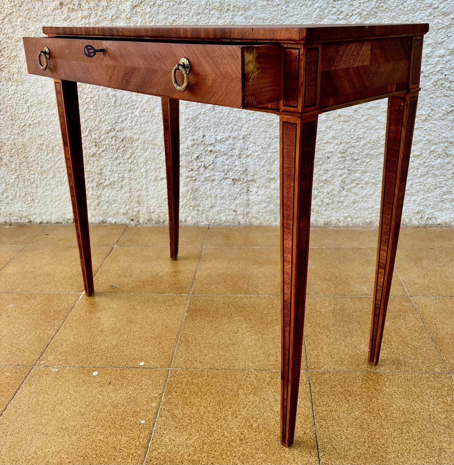 Table française en placage de noyer, années 1940 photo Mobilier