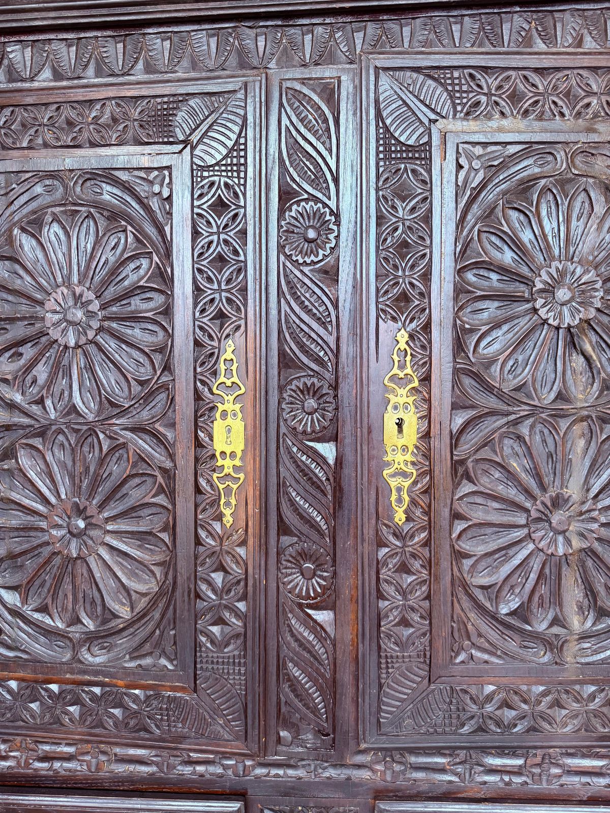 Armoire XIXe siècle en noyer, influence castillane, Espagne, restaurée photo 14611.0
