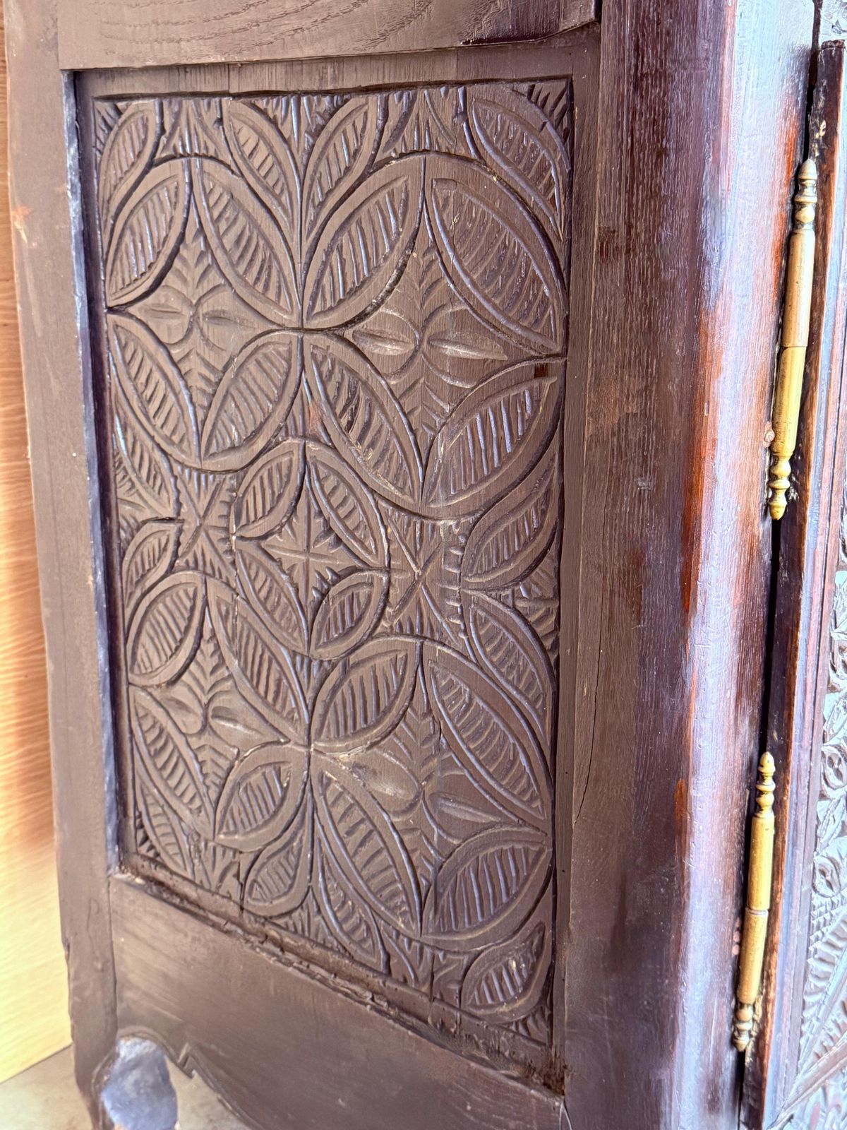 photo for sale Armoire XIXe siècle en noyer, influence castillane, Espagne, restaurée