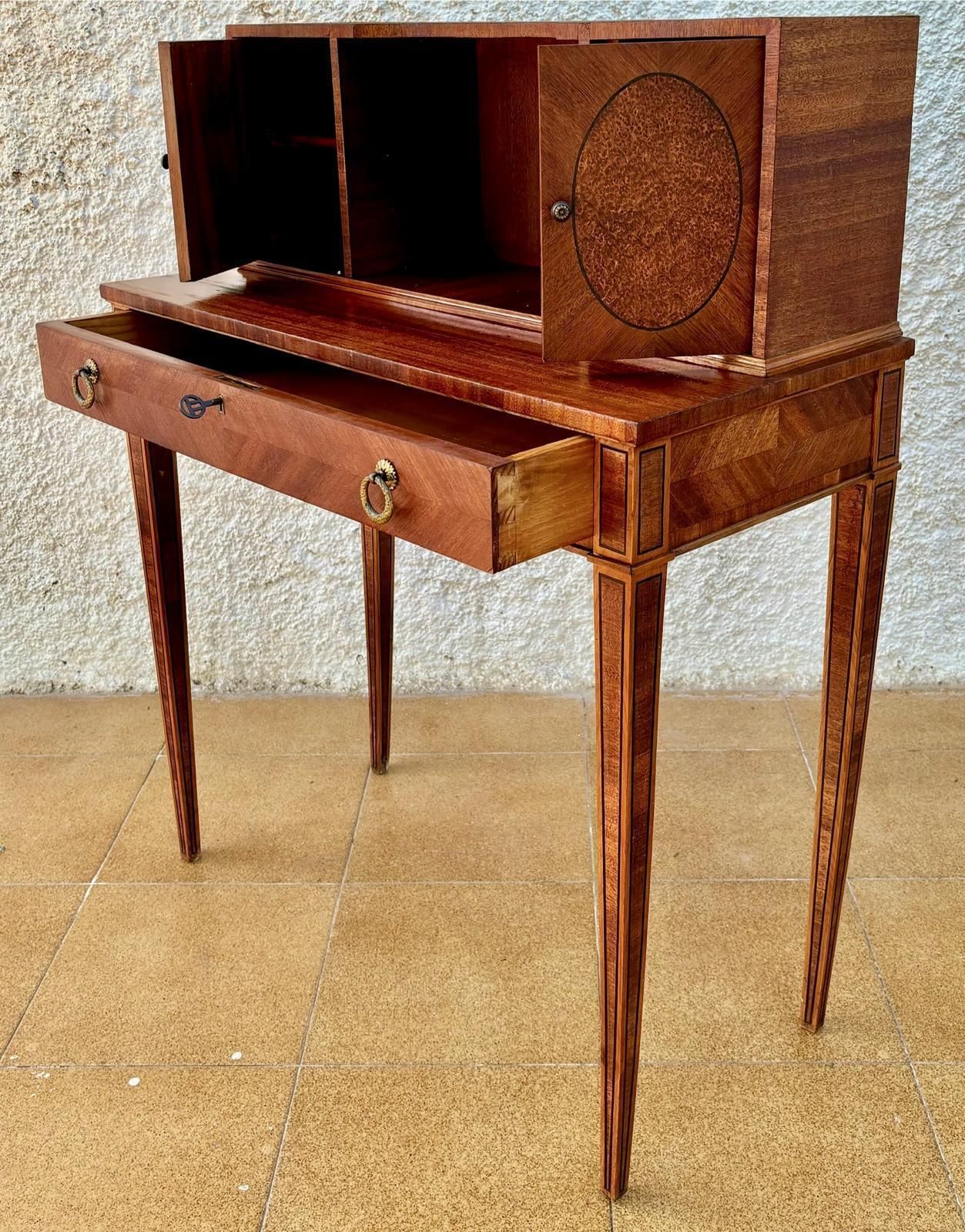 Bureau français en placage de noyer, début du XXe siècle, années 1940 photo vinterior