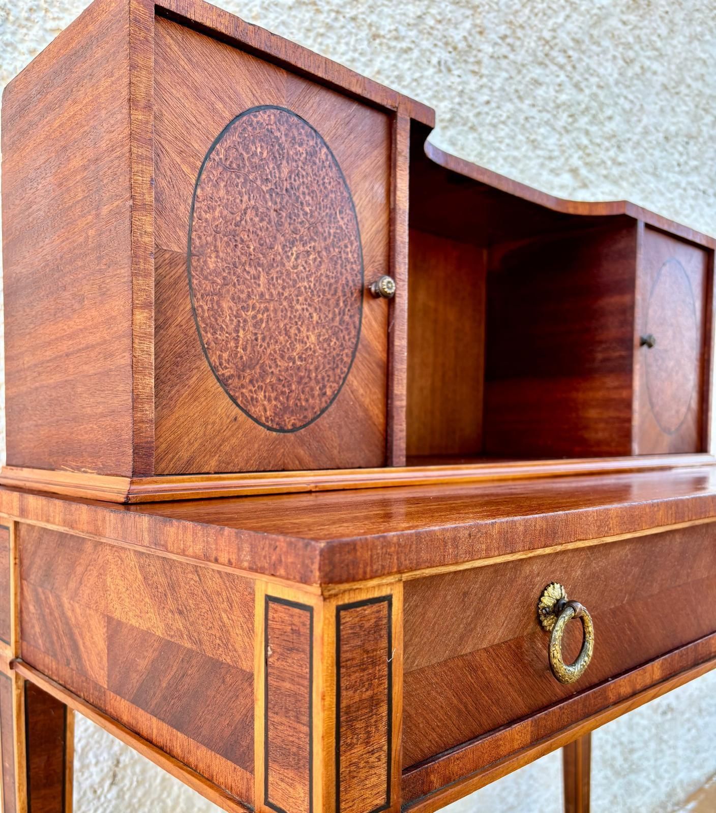 photo furniture Bureau français en placage de noyer, début du XXe siècle, années 1940