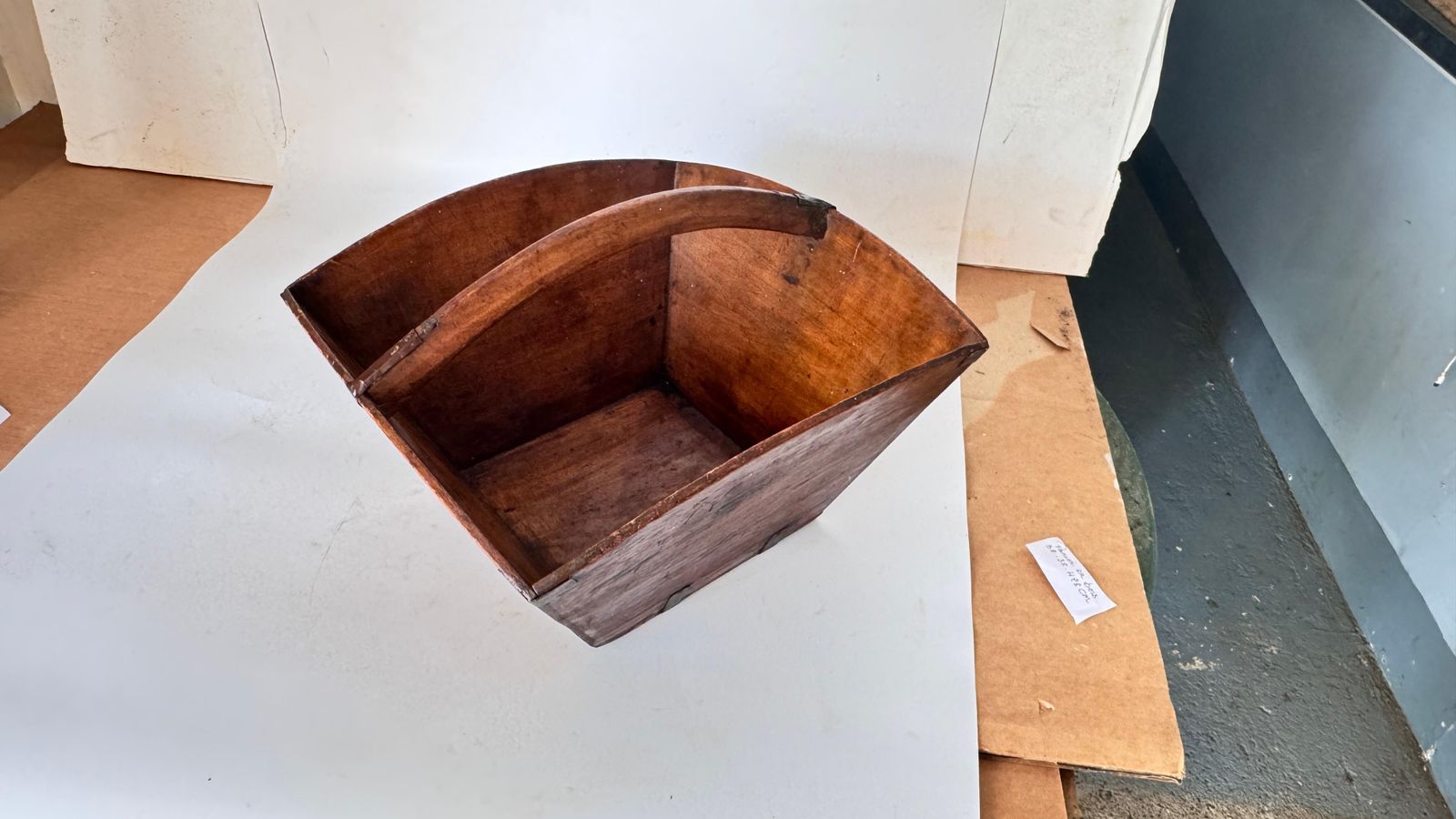 photo vinterior Early 20th Century Chinese Wooden Rice Measure With Copper Fittings