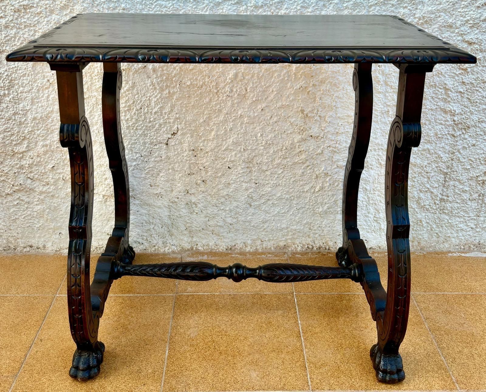 Table d'appoint baroque espagnole, pieds en lyre et plateau en marqueterie, début du XIXe siècle photo Mobilier