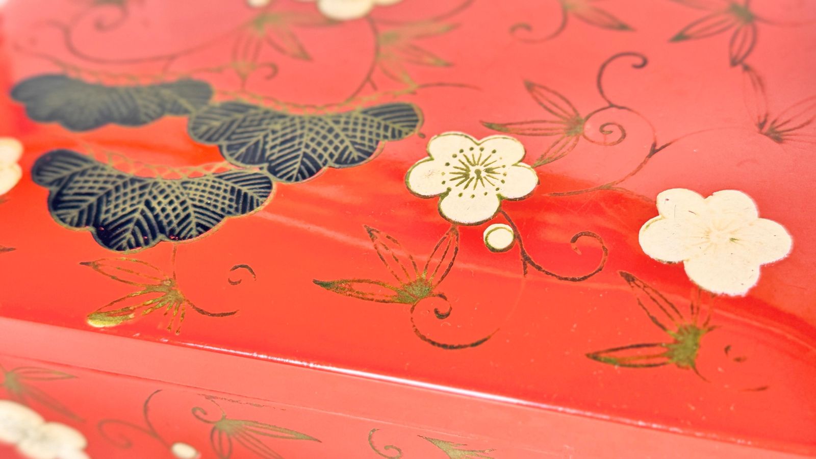 photo furniture Box In Lacquered Wood, Vietnam 20th Century, Black And Orange  Red Color