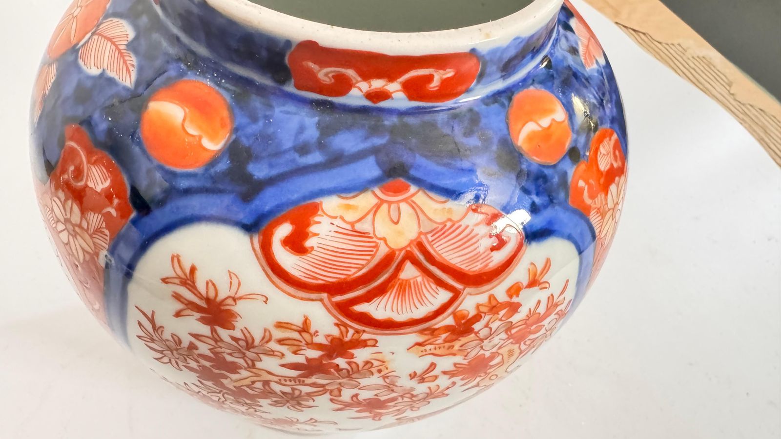 Japanese 19th Century Scalloped Imari Porcelain Vase Mejii Period photo vinterior