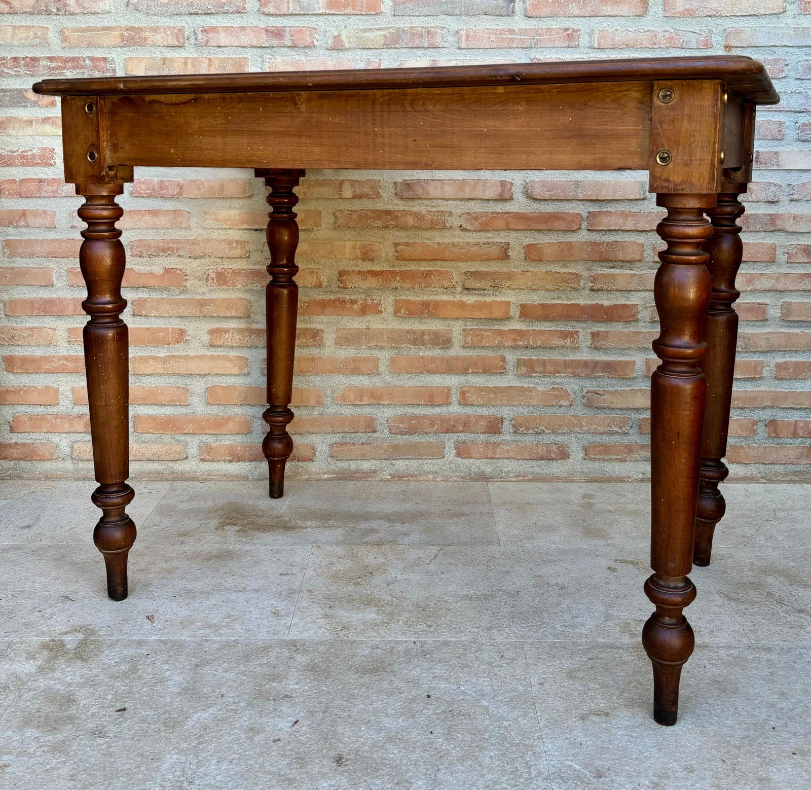 photo furniture Table de travail rustique française en chêne, années 1920