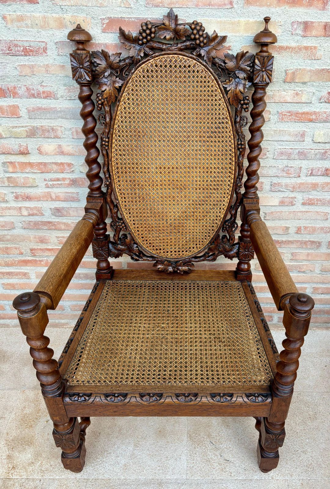 photo furniture Fauteuils en noyer, France, années 1890, lot de 2