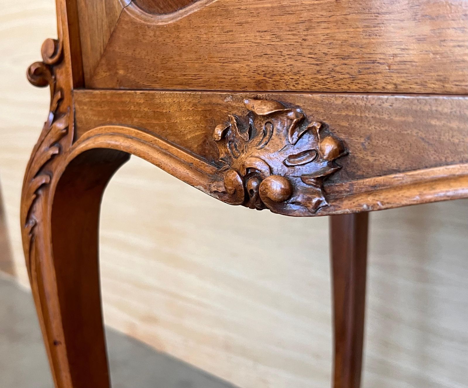 photo vinterior Antique French Mahogany Night Stands With Marble Top And Wheels, 1900