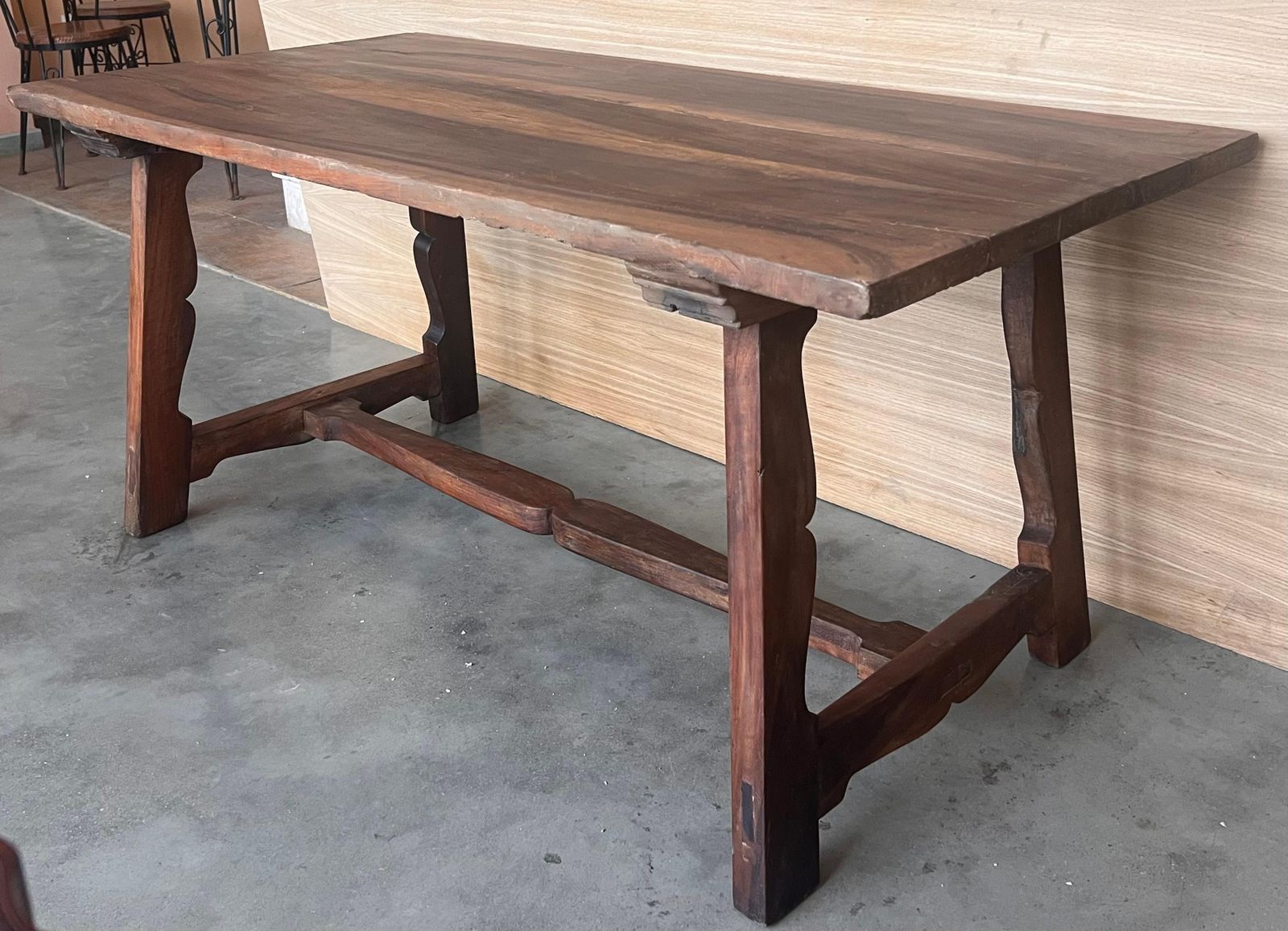 Table de travail d'époque en chêne espagnol, XIXe siècle