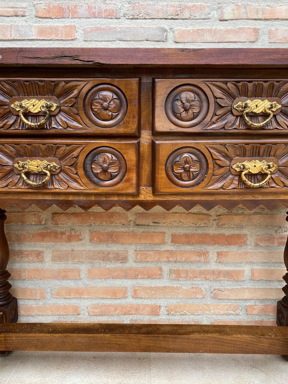 Console espagnole sculptée du début du XXe siècle à quatre tiroirs, années 1930 photo 2678.0