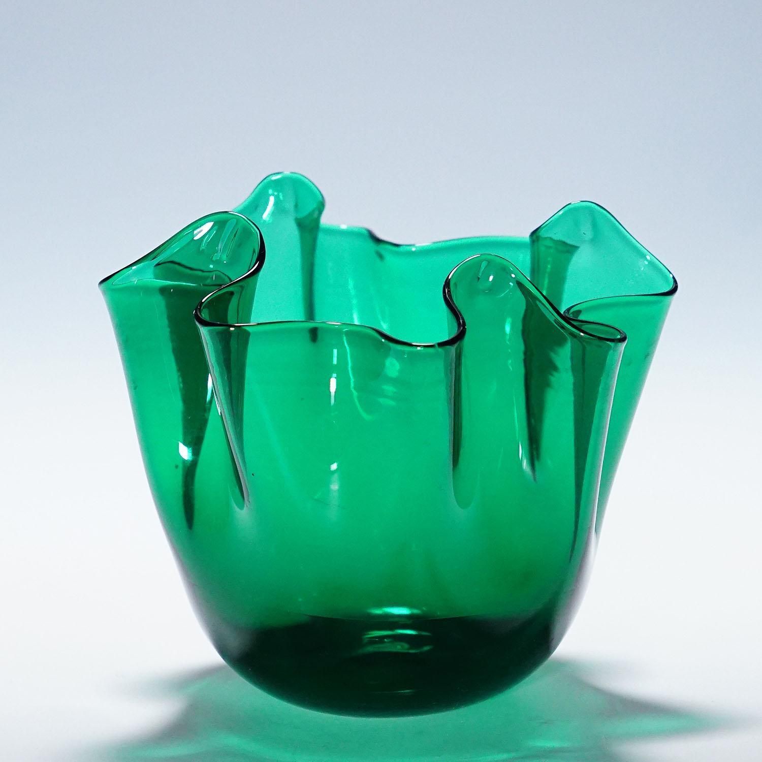 Venini Vase Fazzoletto In Green, Fulvio Bianconi 1950s photo for sale