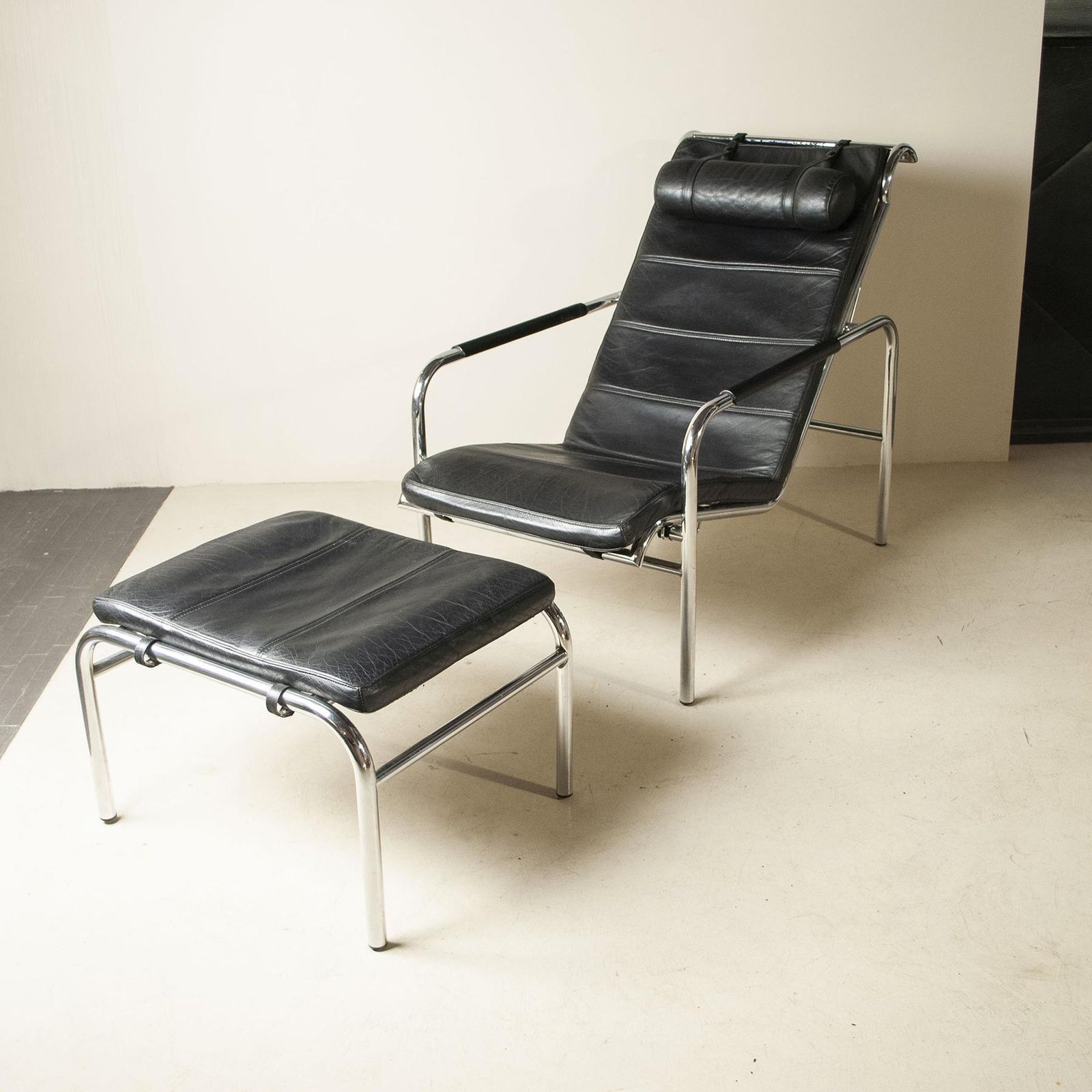 Chaise Longue Genni For Zanotta By Gabriele Mucchi 70s photo vinterior