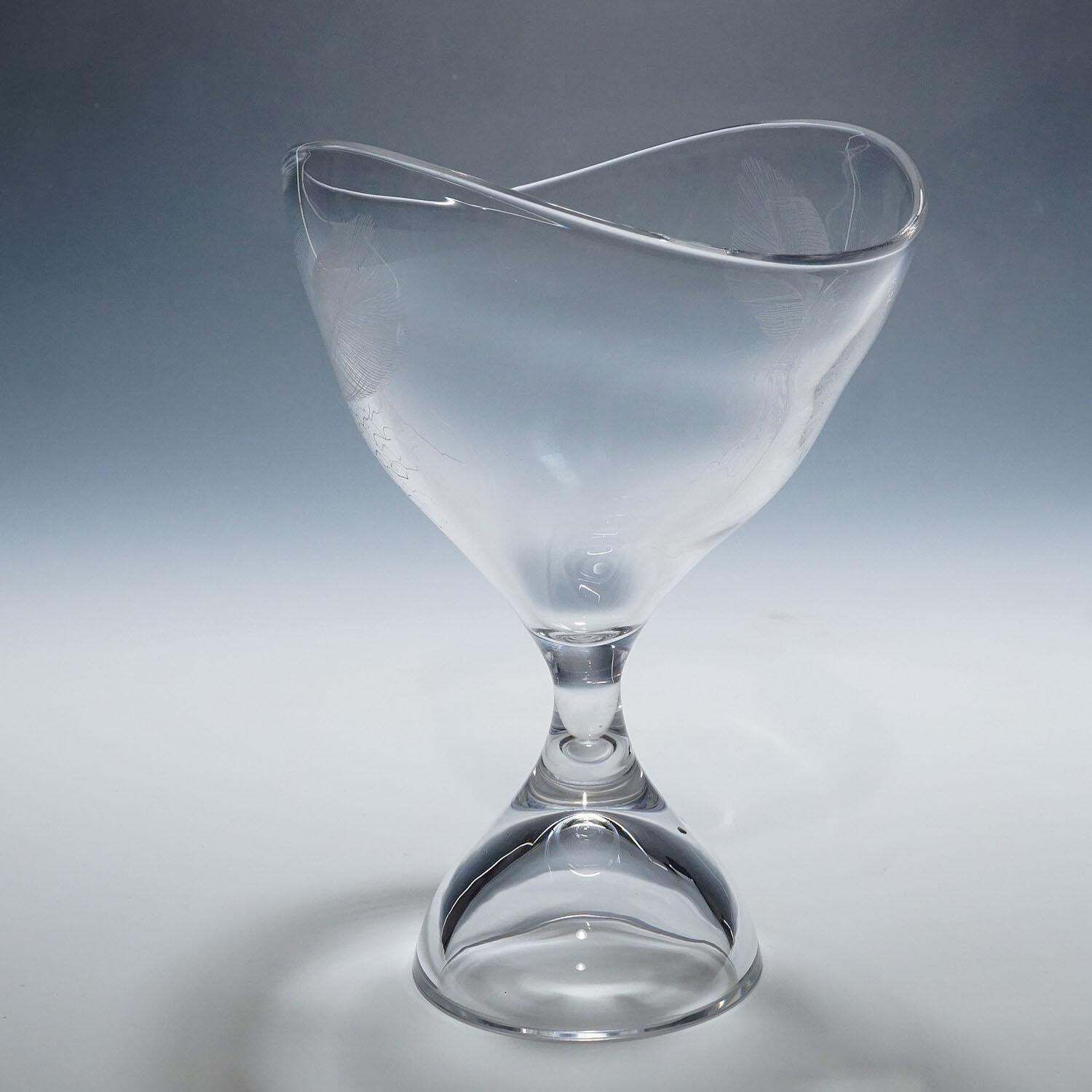 Footed Bowl With Feather Decoration By Vicke Lindstrand For Kosta 1950s photo 328.0